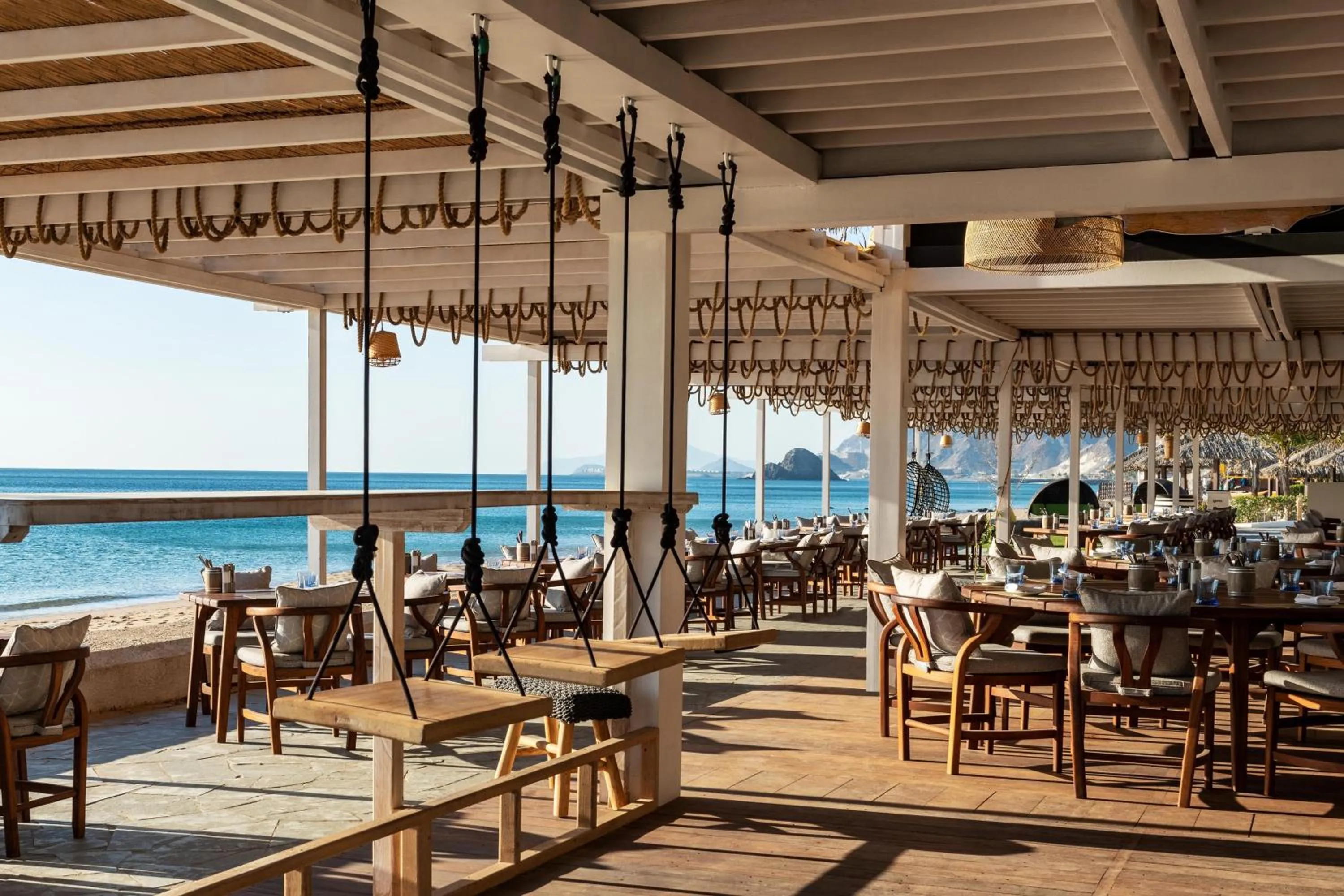 Lounge or bar in Le Meridien Al Aqah Beach Resort