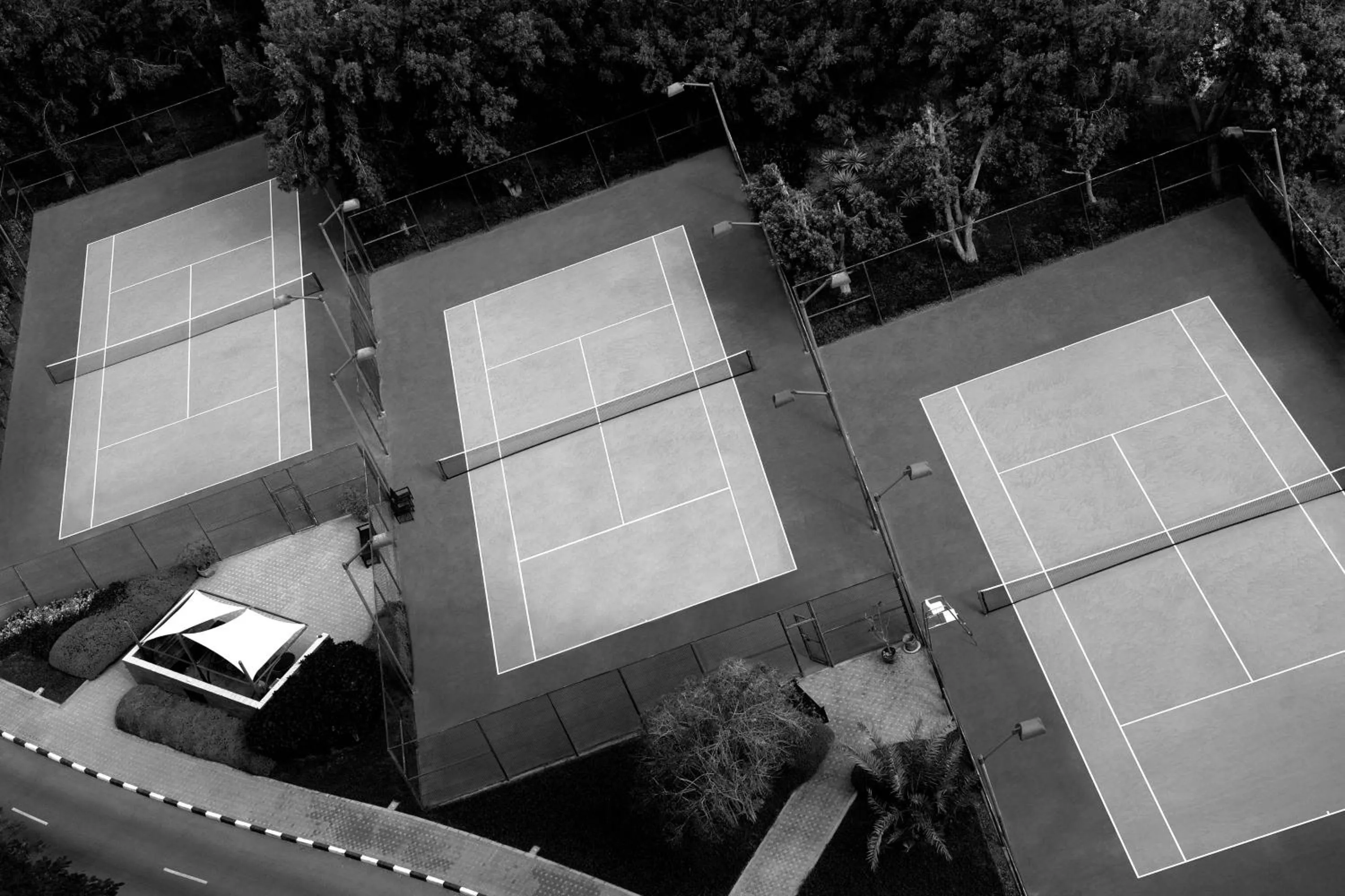 Tennis court in Le Meridien Al Aqah Beach Resort