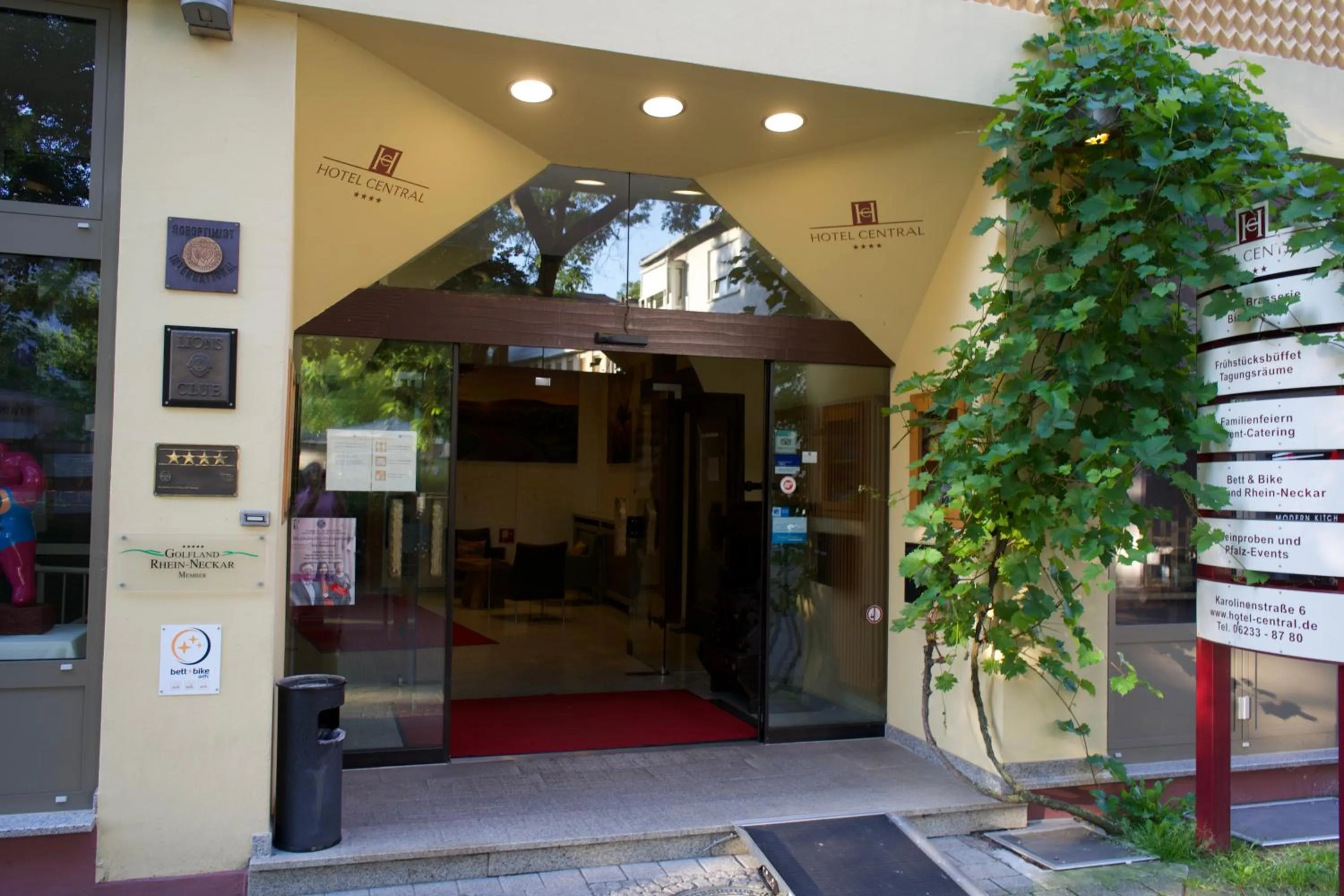 Facade/entrance in Hotel Central