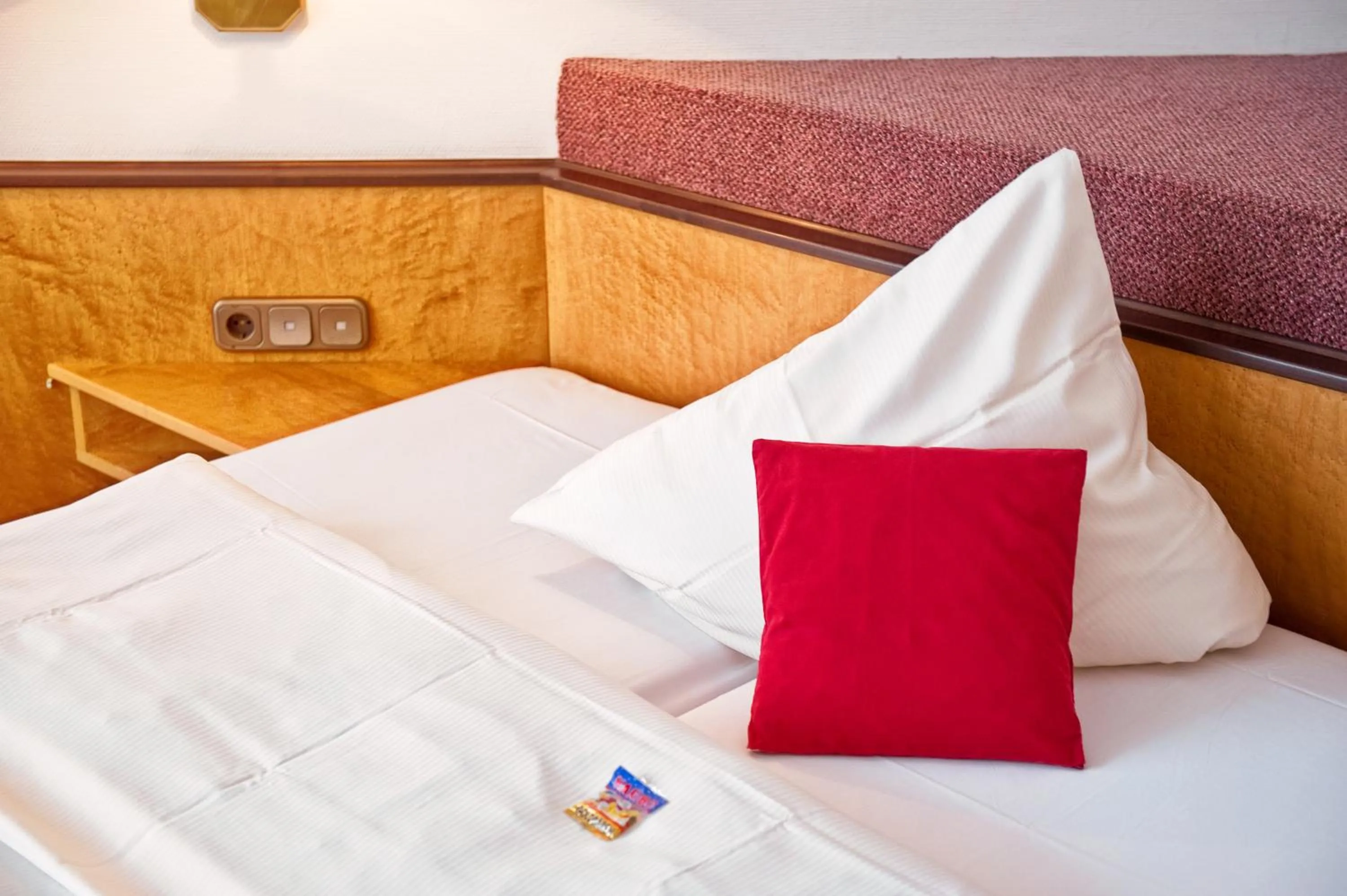 Photo of the whole room, Bed in Hotel Central