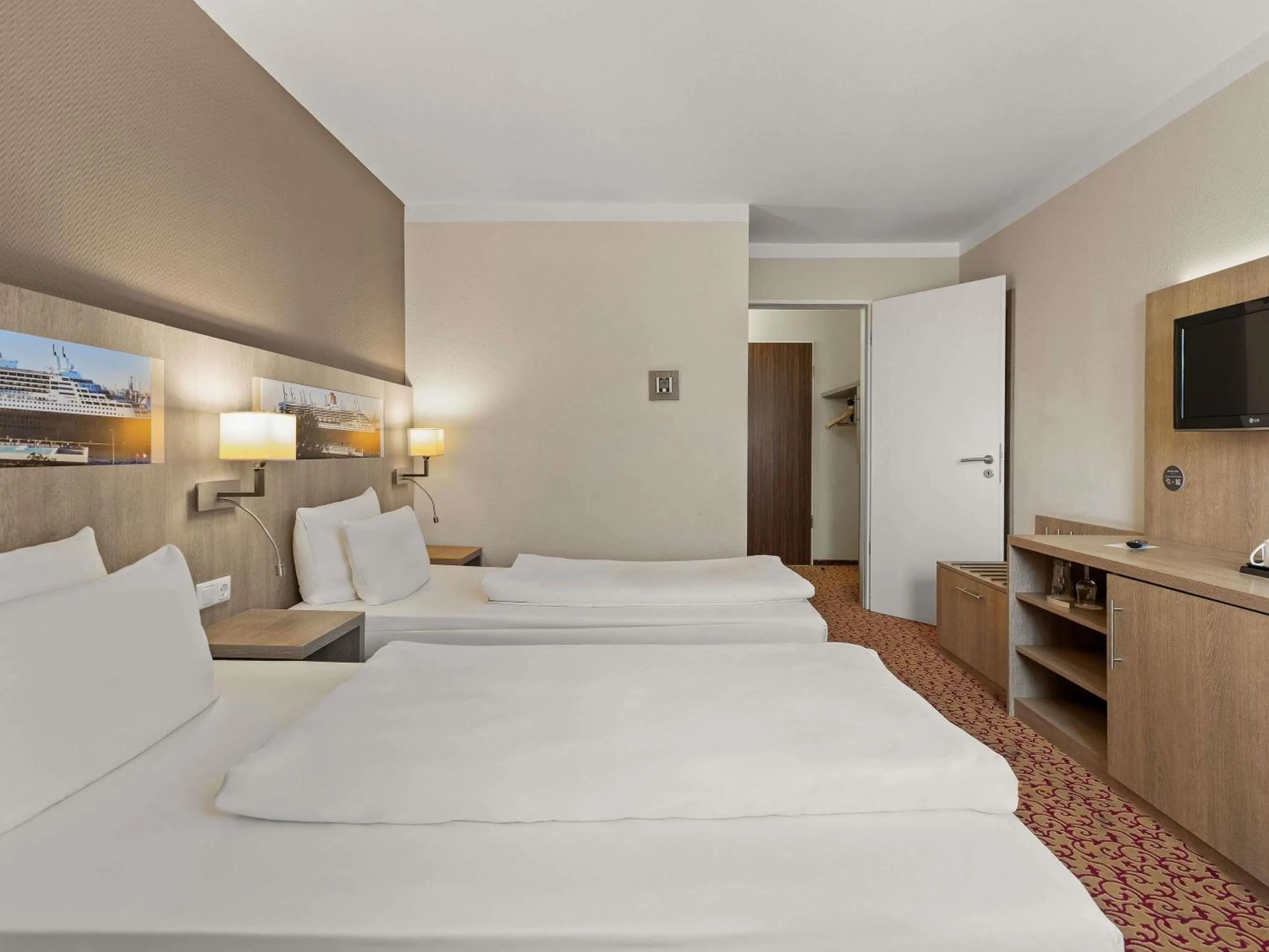 Bedroom, Bed in Mercure Hotel Hamburg am Volkspark