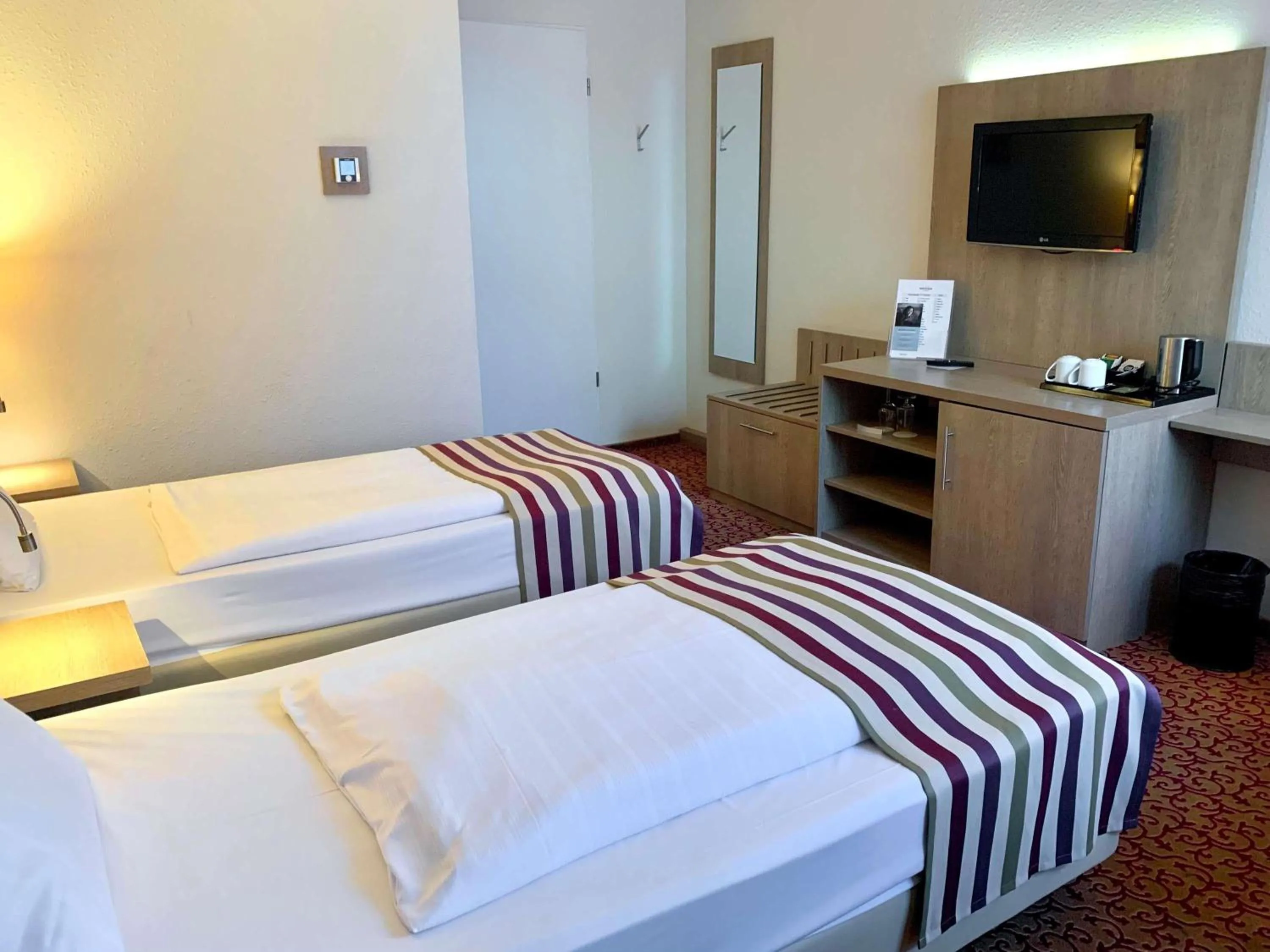 Bedroom, Bed in Mercure Hotel Hamburg am Volkspark