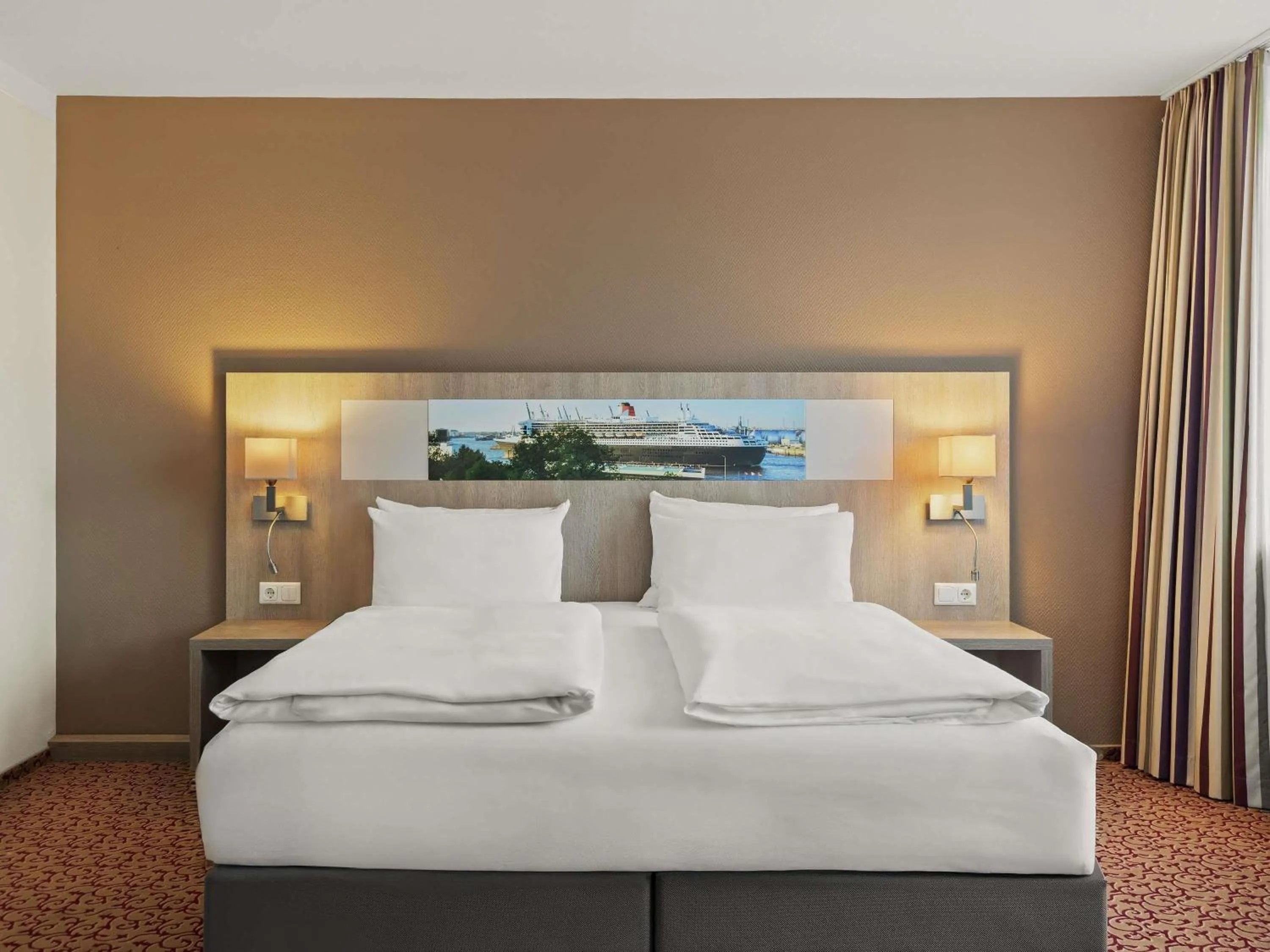 Bedroom, Bed in Mercure Hotel Hamburg am Volkspark