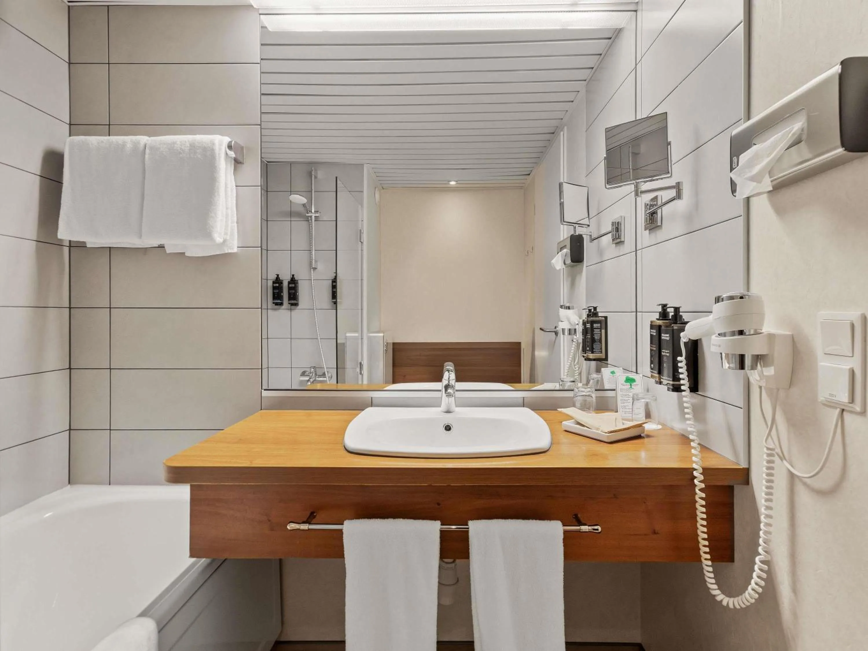 Bedroom in Mercure Hotel Hamburg am Volkspark