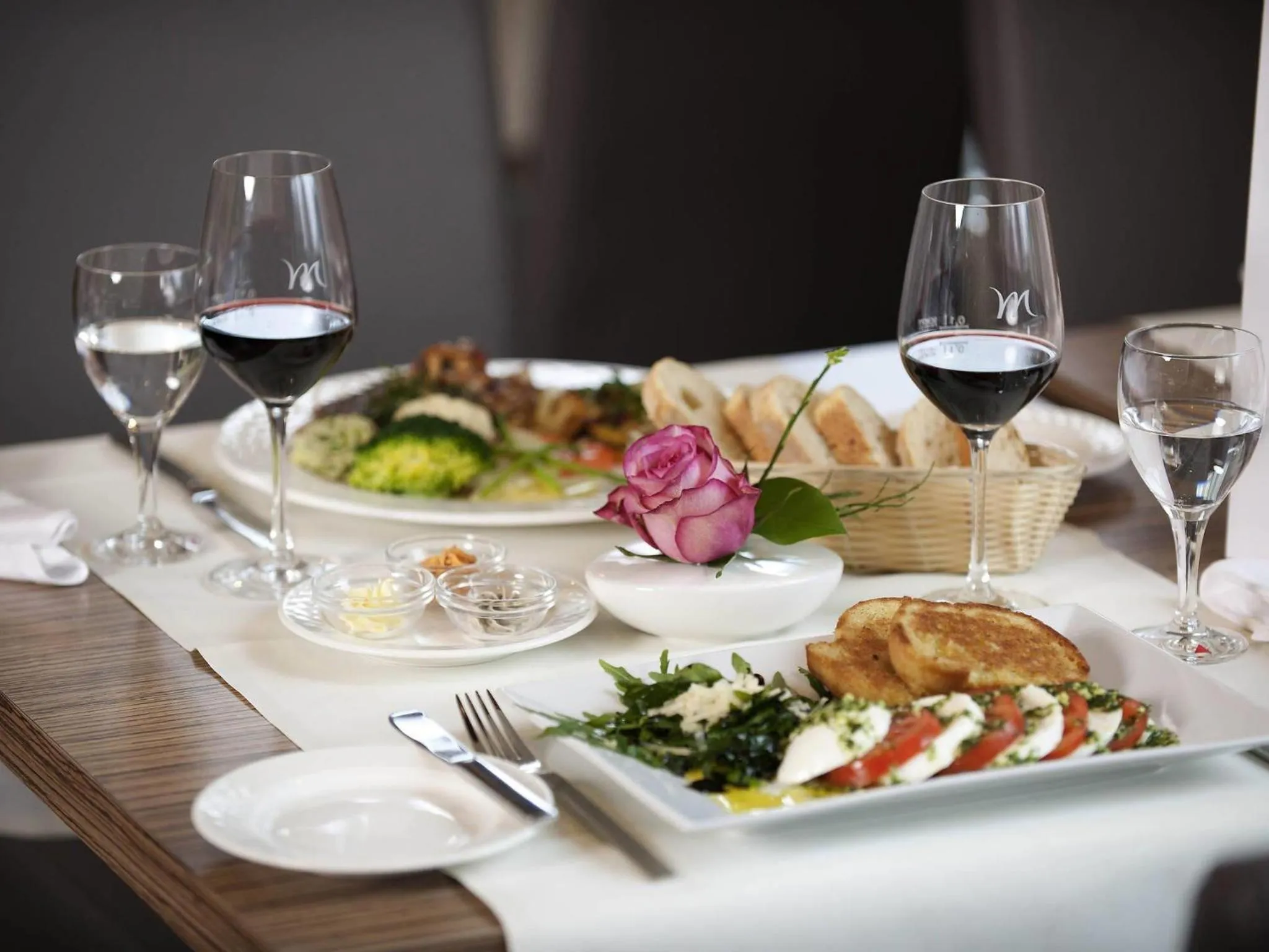 Restaurant/places to eat in Mercure Hotel Hamburg am Volkspark