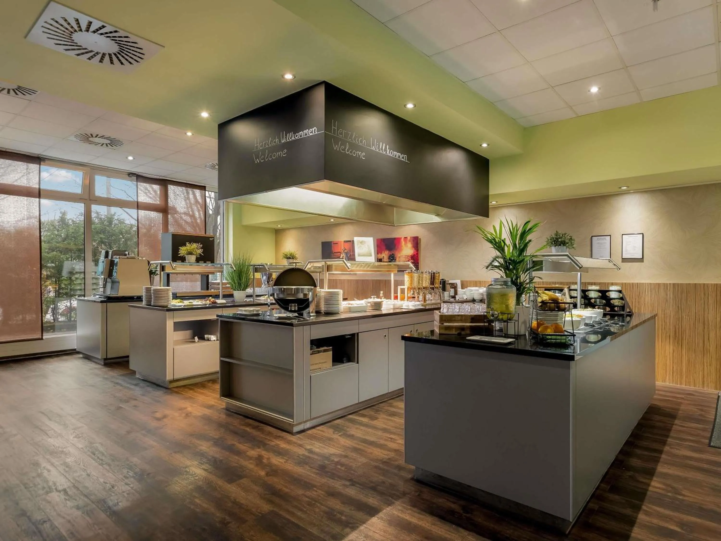 Breakfast in Mercure Hotel Hamburg am Volkspark