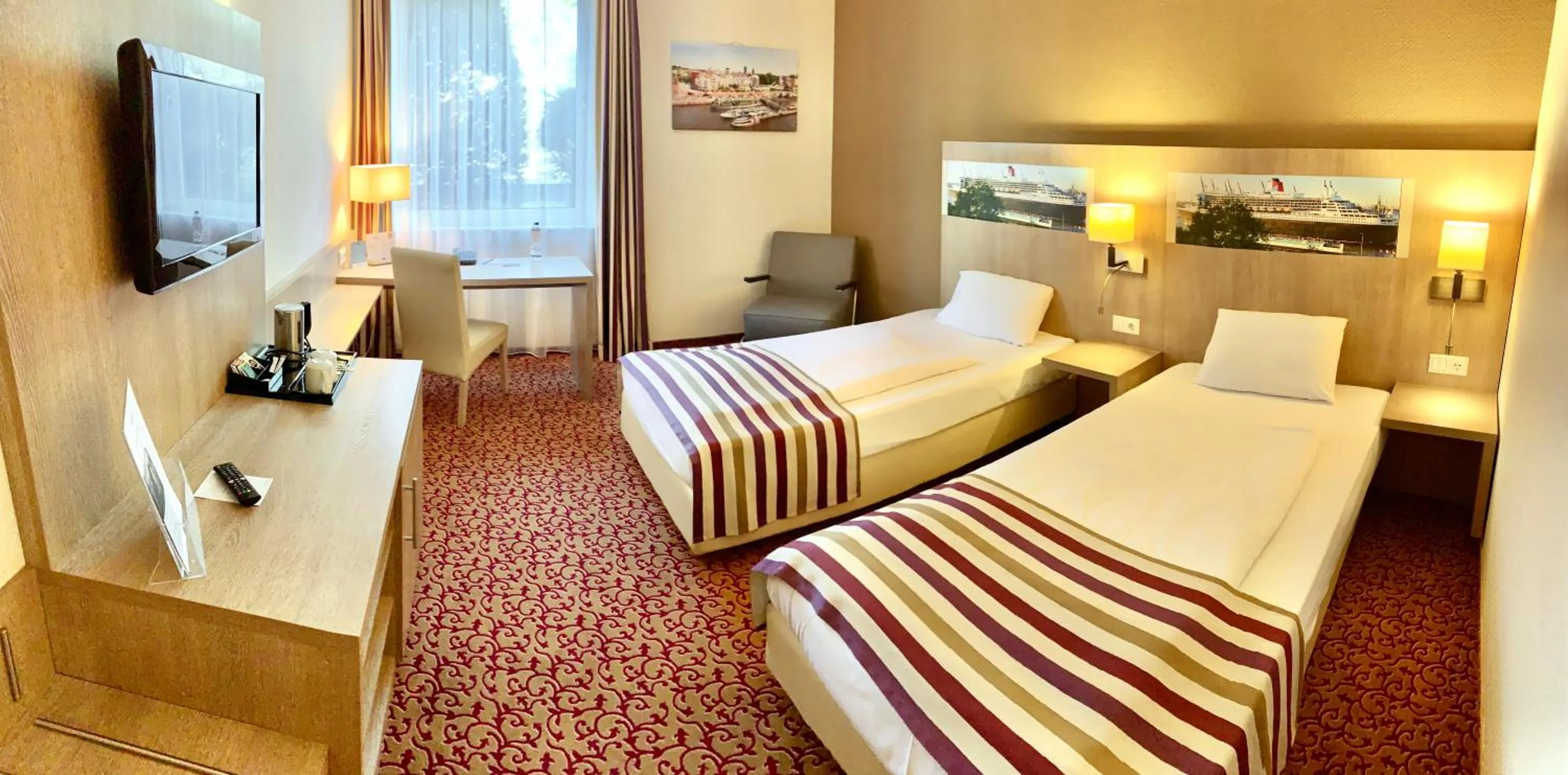 Photo of the whole room, Bed in Mercure Hotel Hamburg am Volkspark