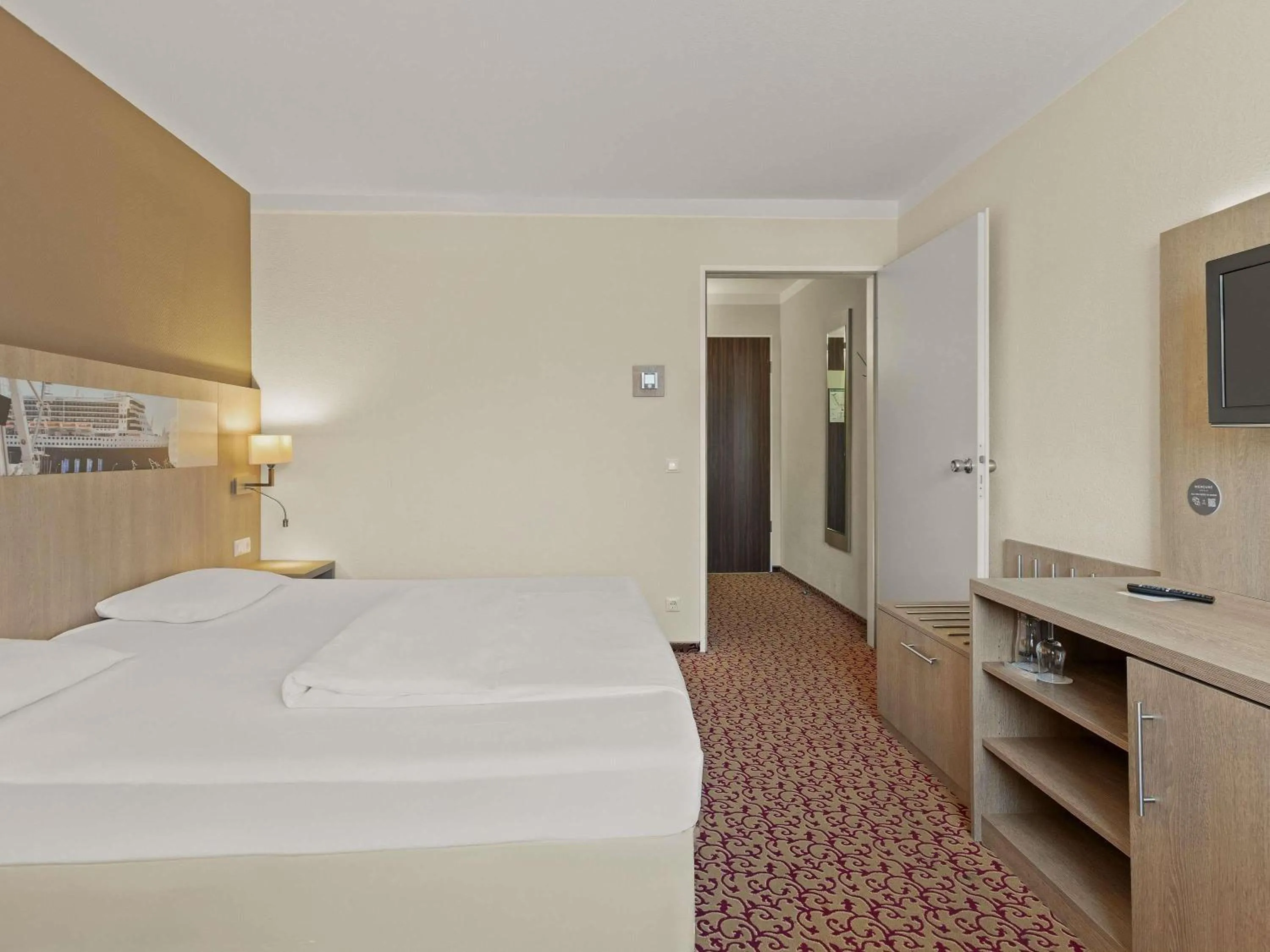 Bedroom, Bed in Mercure Hotel Hamburg am Volkspark