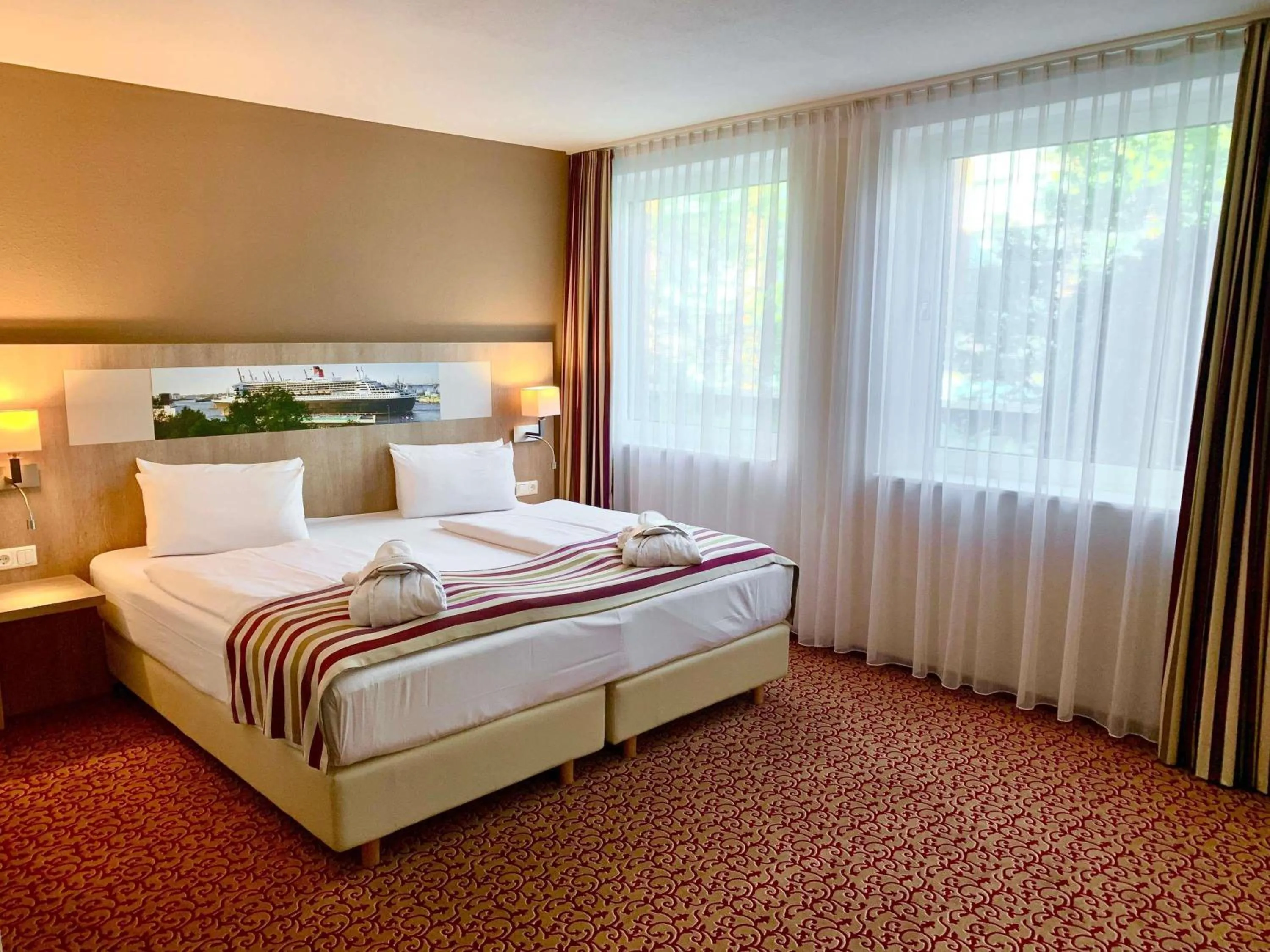 Bedroom, Bed in Mercure Hotel Hamburg am Volkspark