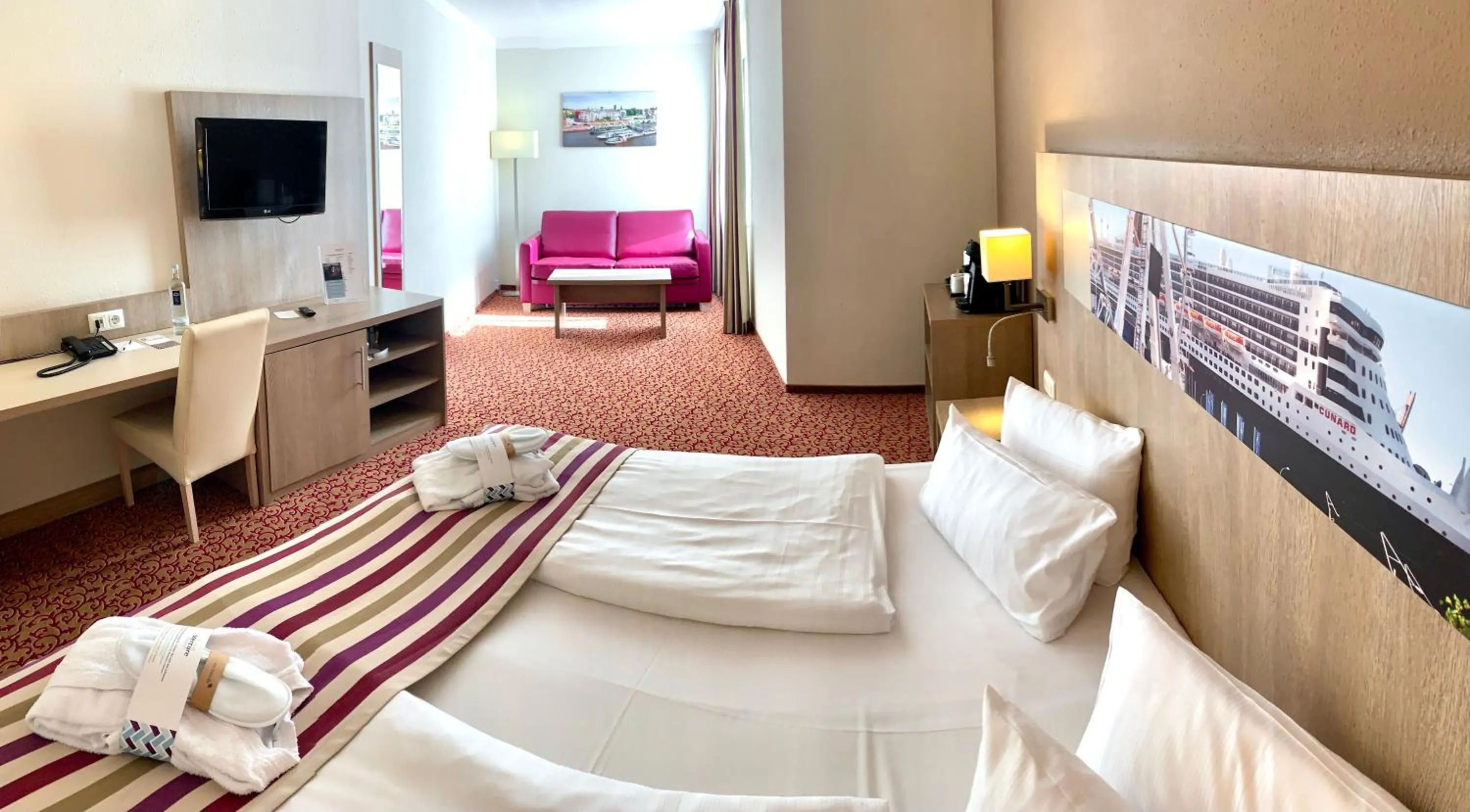 Bed in Mercure Hotel Hamburg am Volkspark