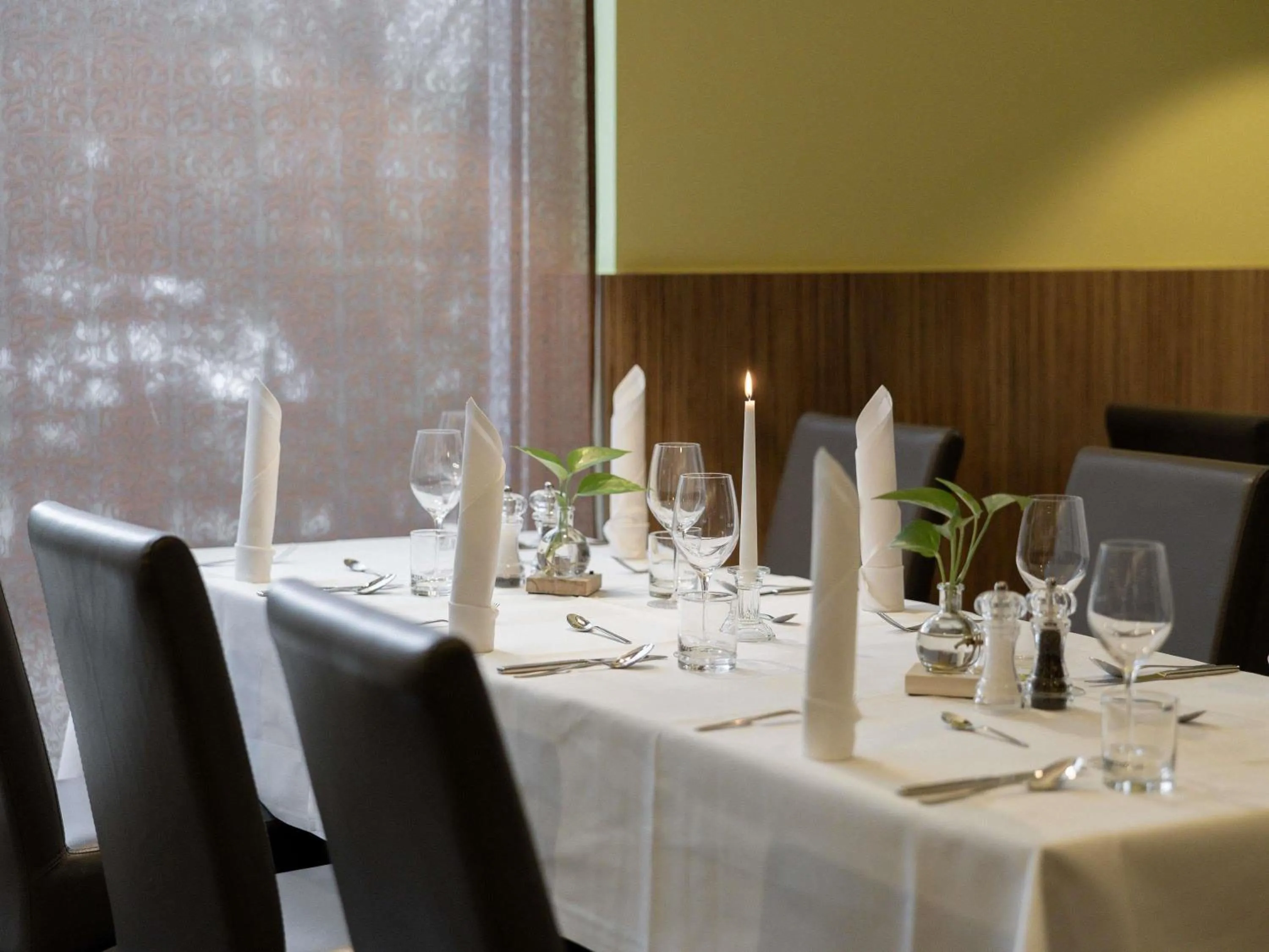 Restaurant/places to eat in Mercure Hotel Hamburg am Volkspark