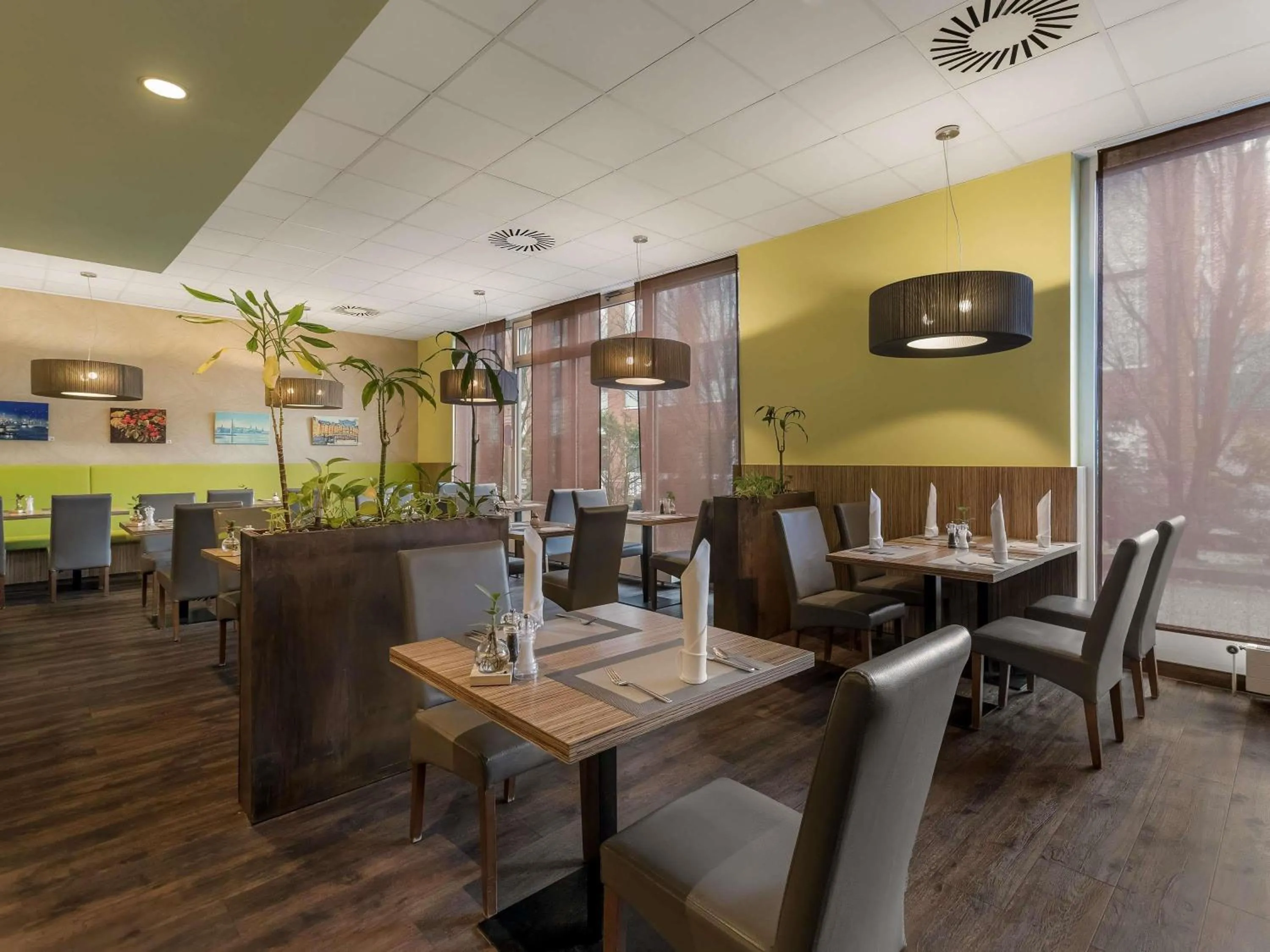 Restaurant/places to eat in Mercure Hotel Hamburg am Volkspark