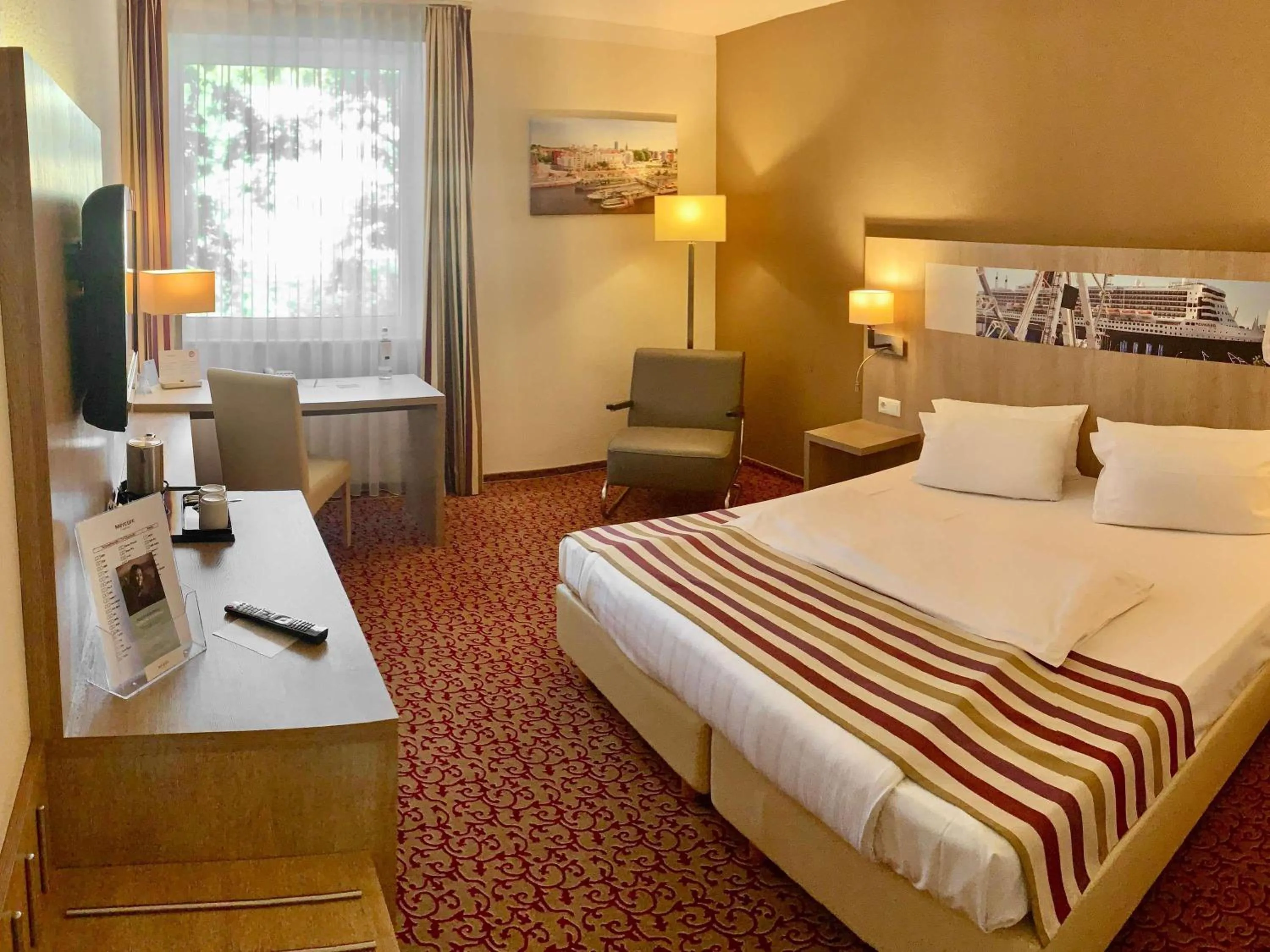 Bedroom, Bed in Mercure Hotel Hamburg am Volkspark