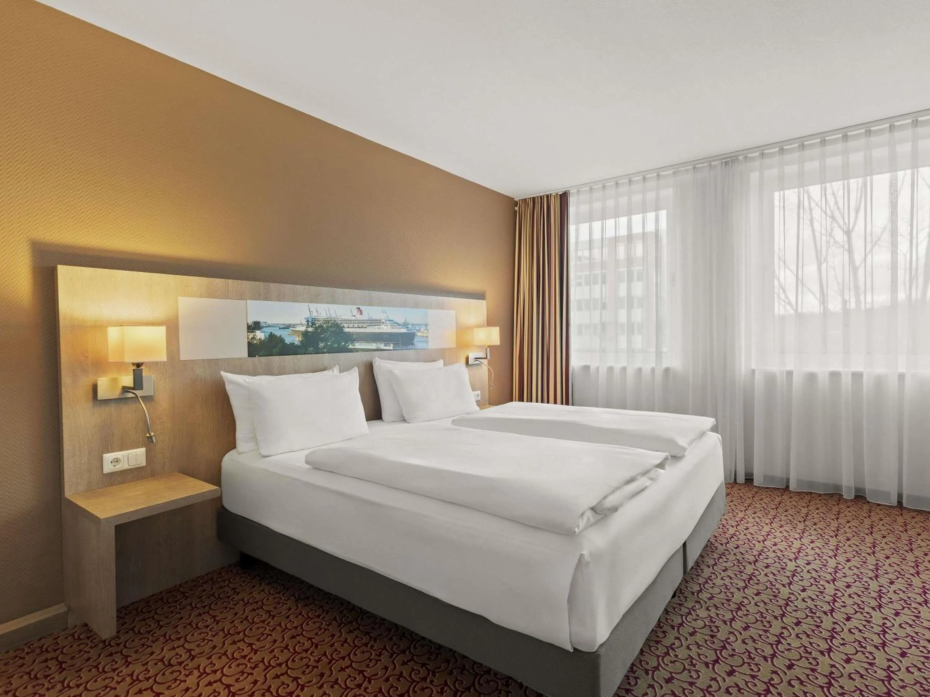 Bedroom, Bed in Mercure Hotel Hamburg am Volkspark