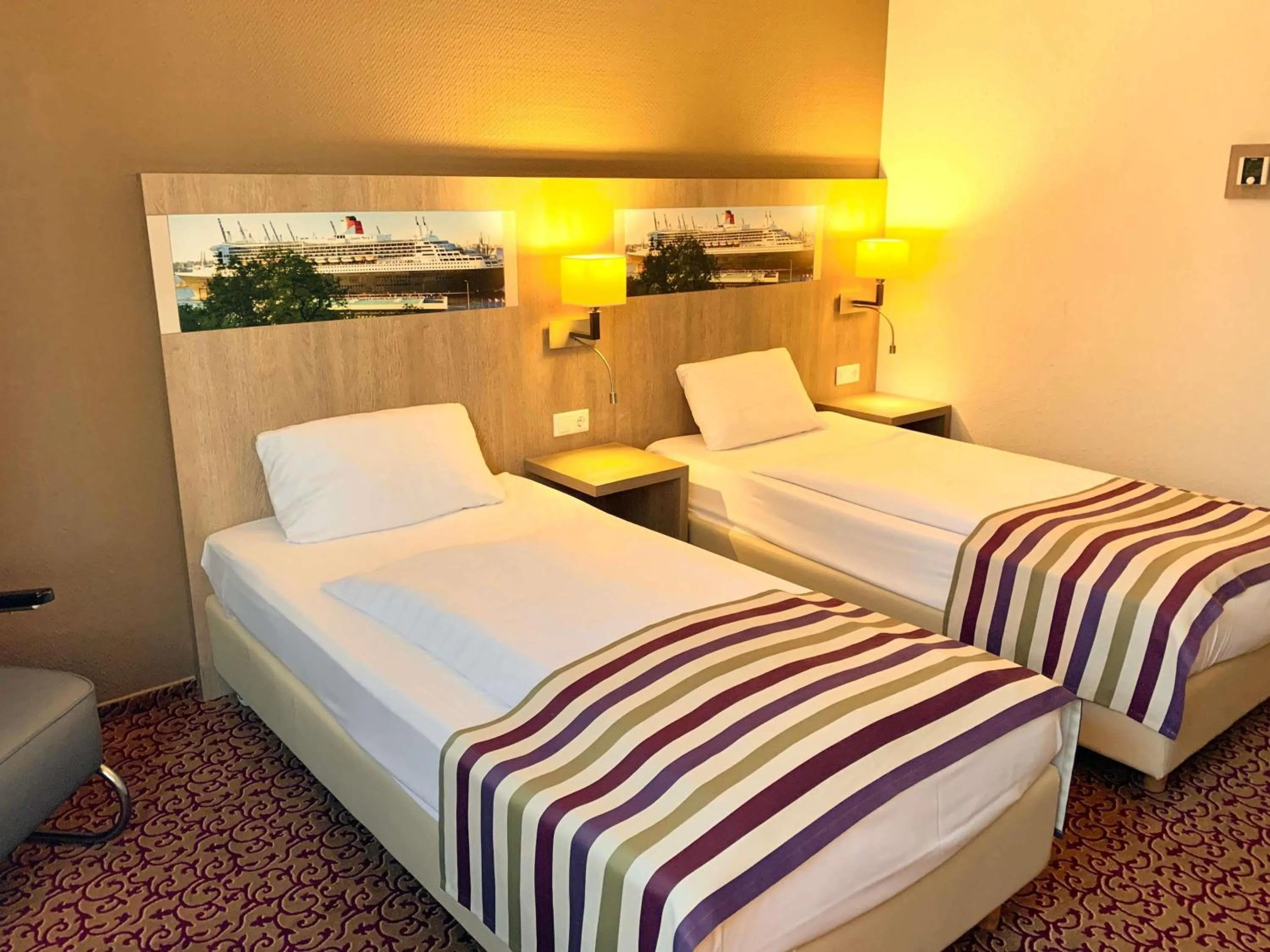 Bedroom, Bed in Mercure Hotel Hamburg am Volkspark