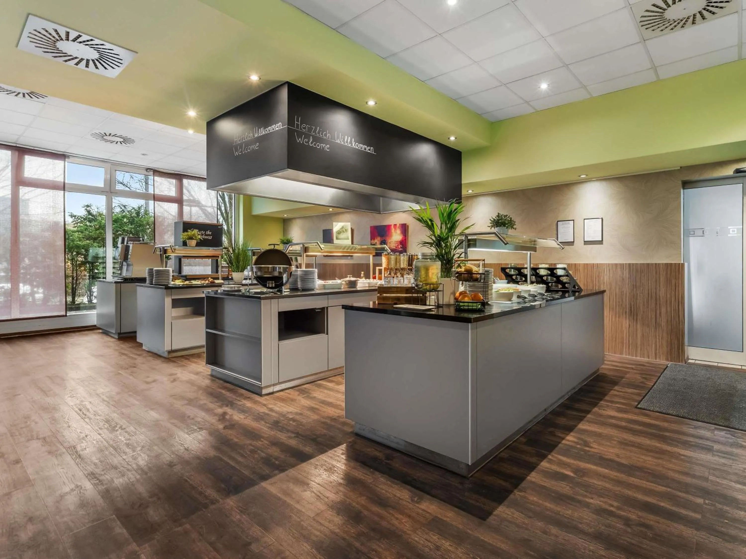 Breakfast in Mercure Hotel Hamburg am Volkspark