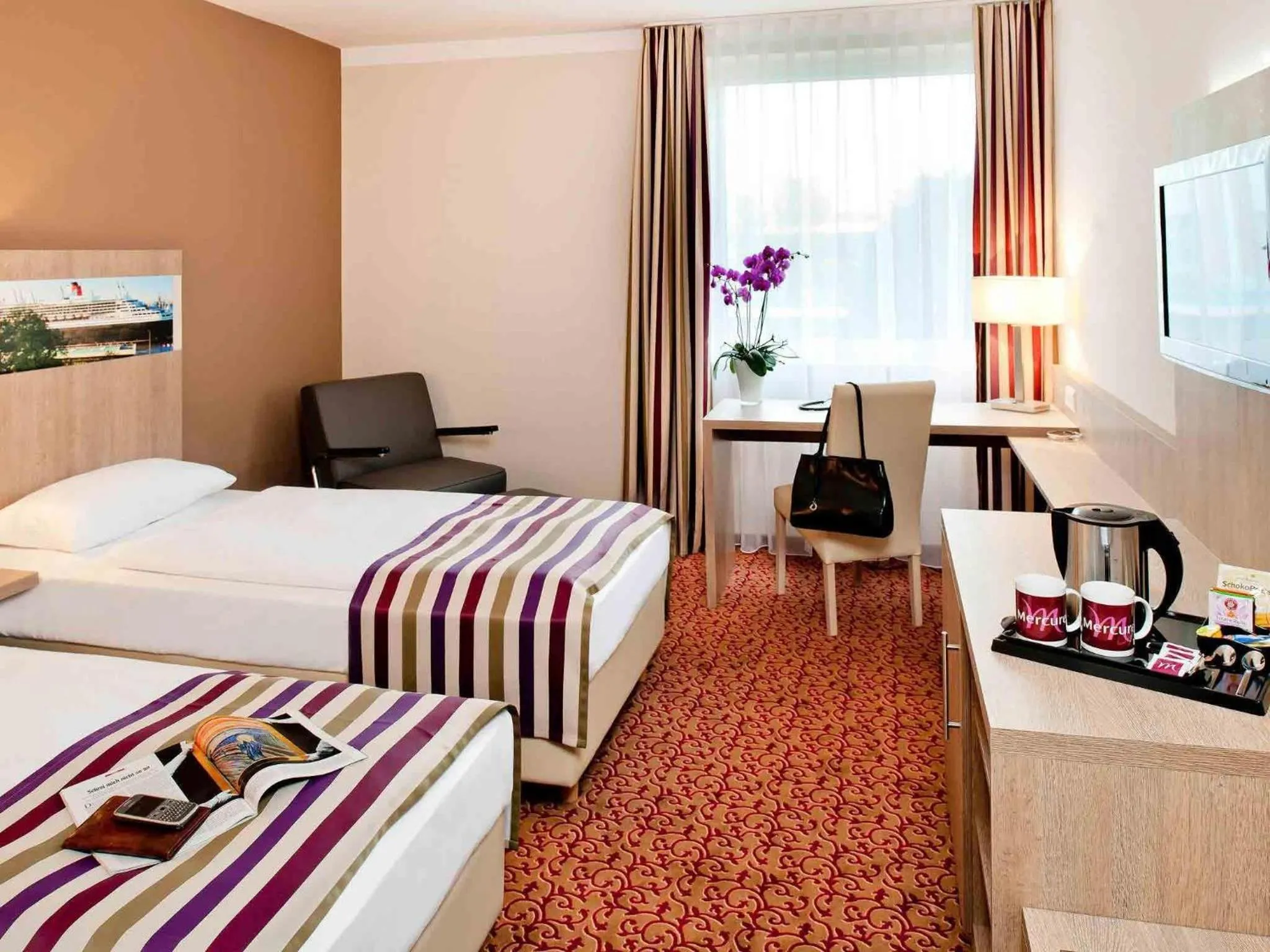 Standard Twin Room with Street View in Mercure Hotel Hamburg am Volkspark