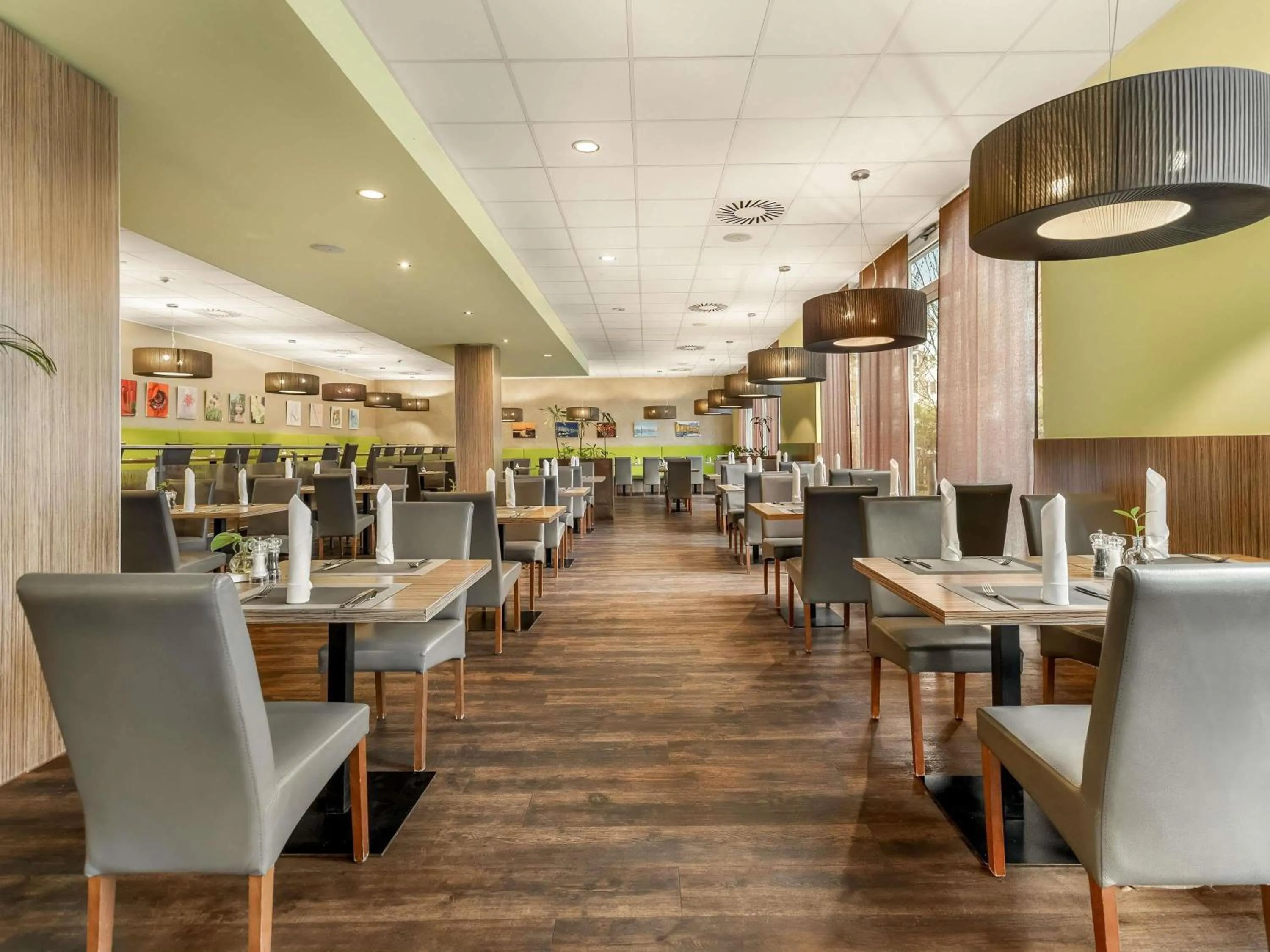 Restaurant/places to eat in Mercure Hotel Hamburg am Volkspark