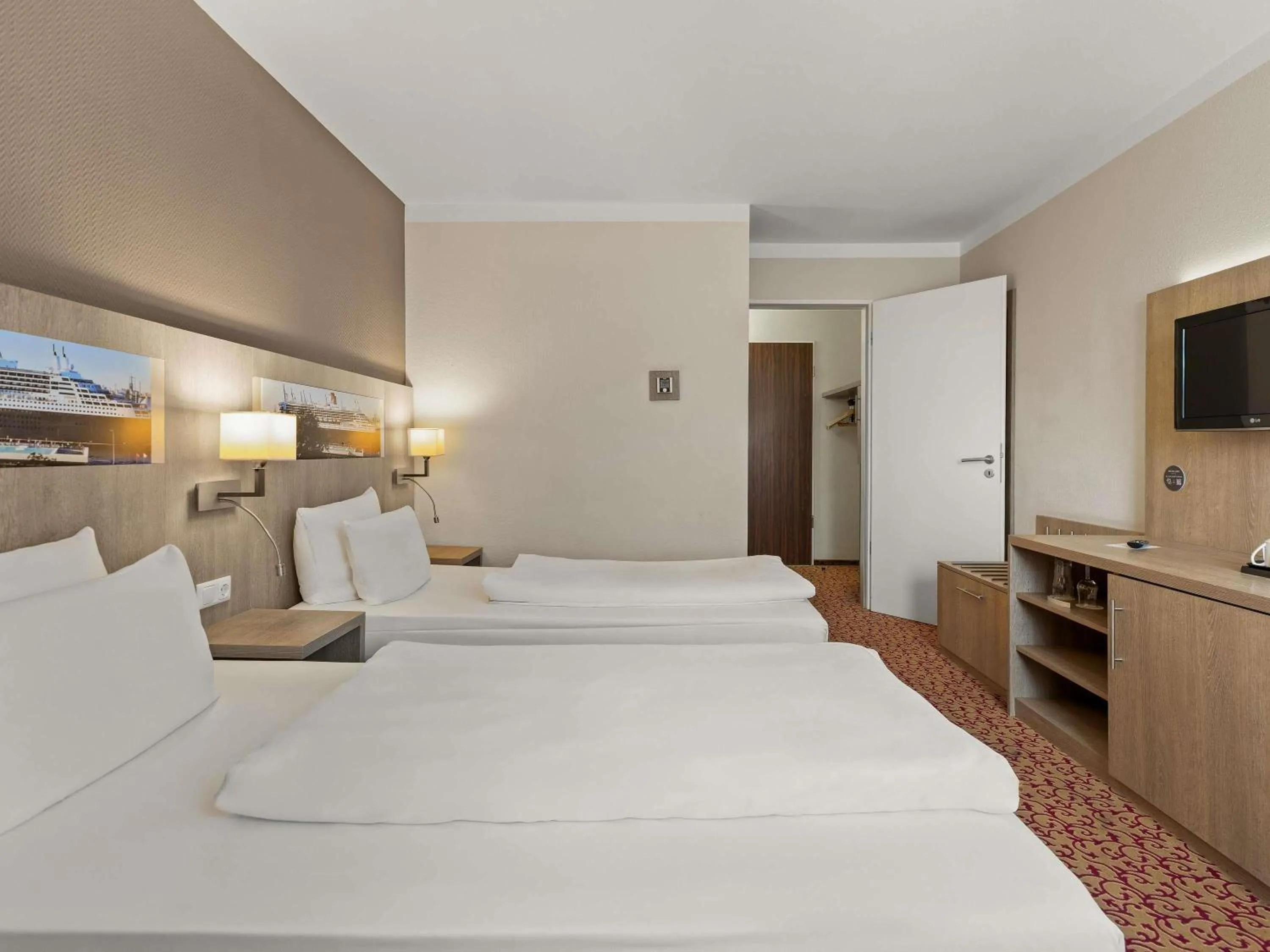 Bedroom, Bed in Mercure Hotel Hamburg am Volkspark