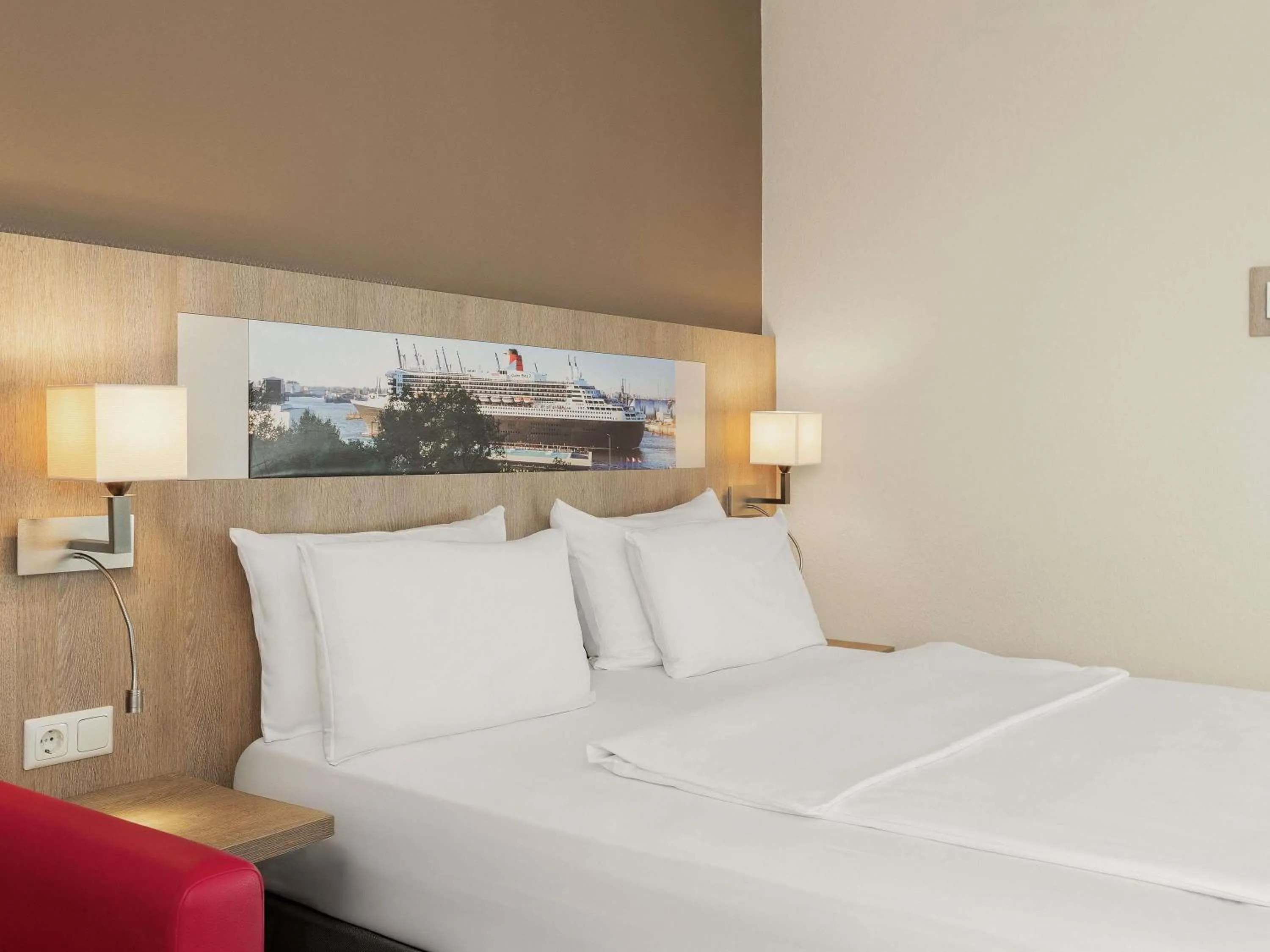 Photo of the whole room, Bed in Mercure Hotel Hamburg am Volkspark