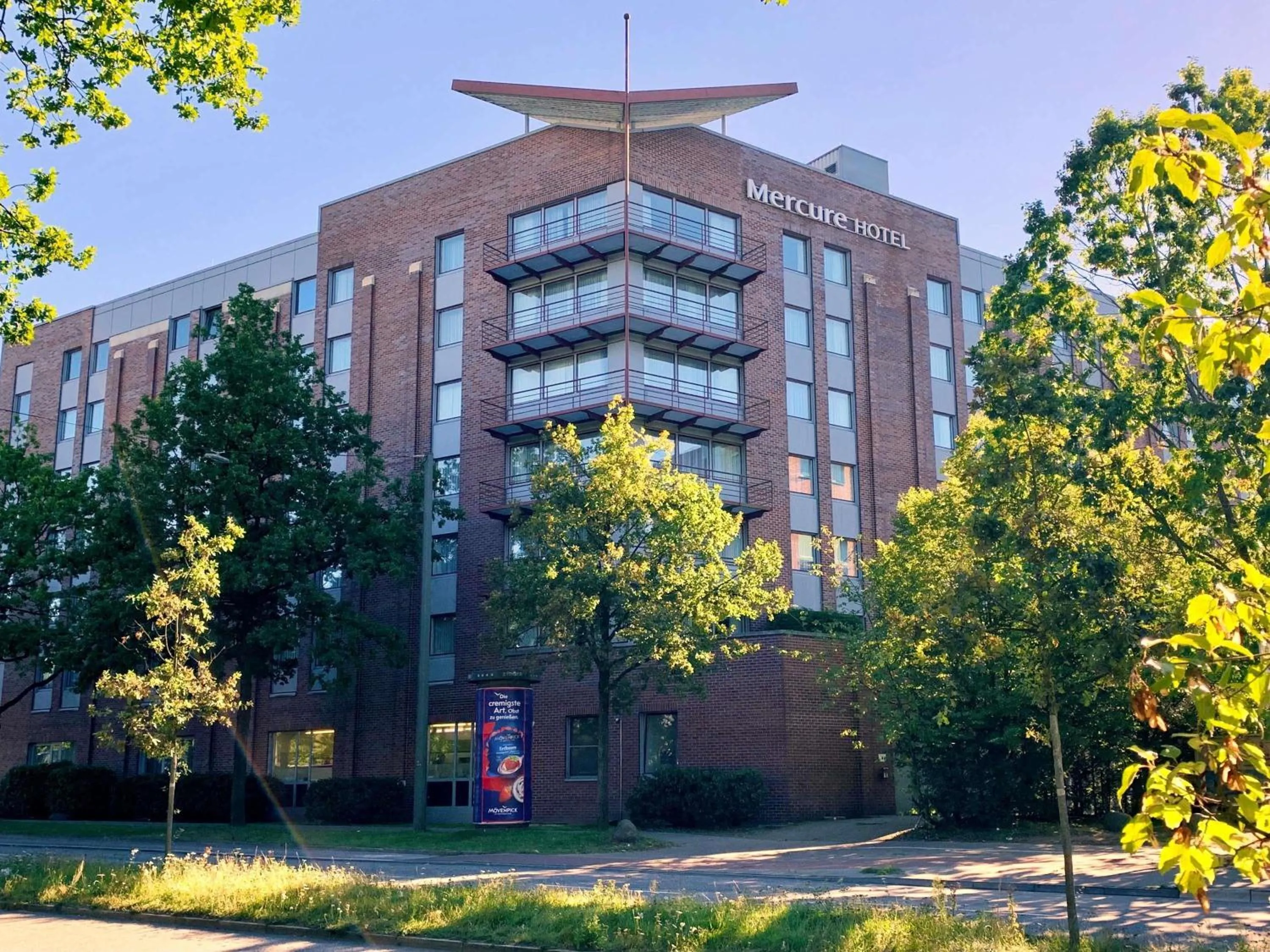 Property building in Mercure Hotel Hamburg am Volkspark