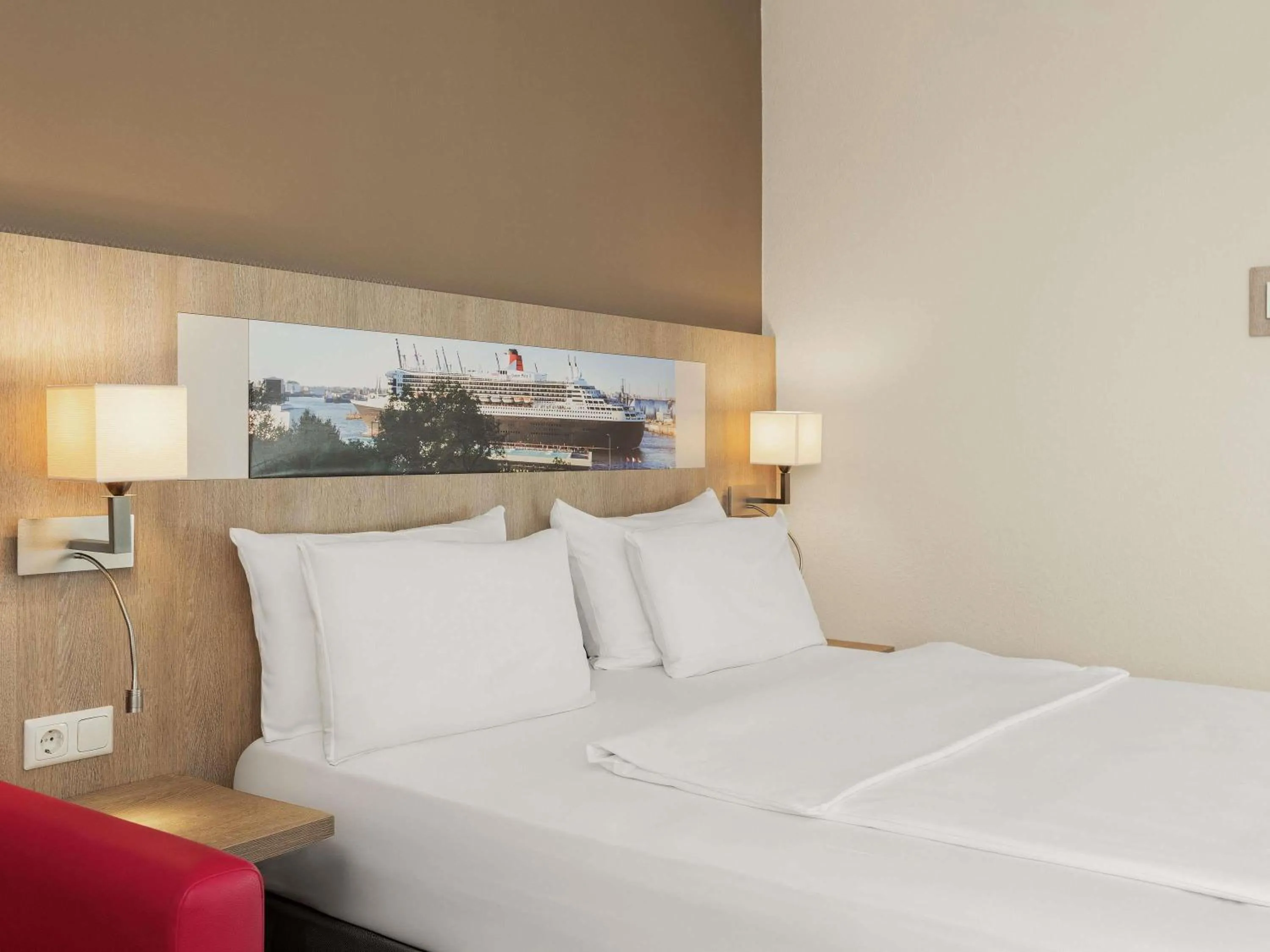 Bedroom, Bed in Mercure Hotel Hamburg am Volkspark