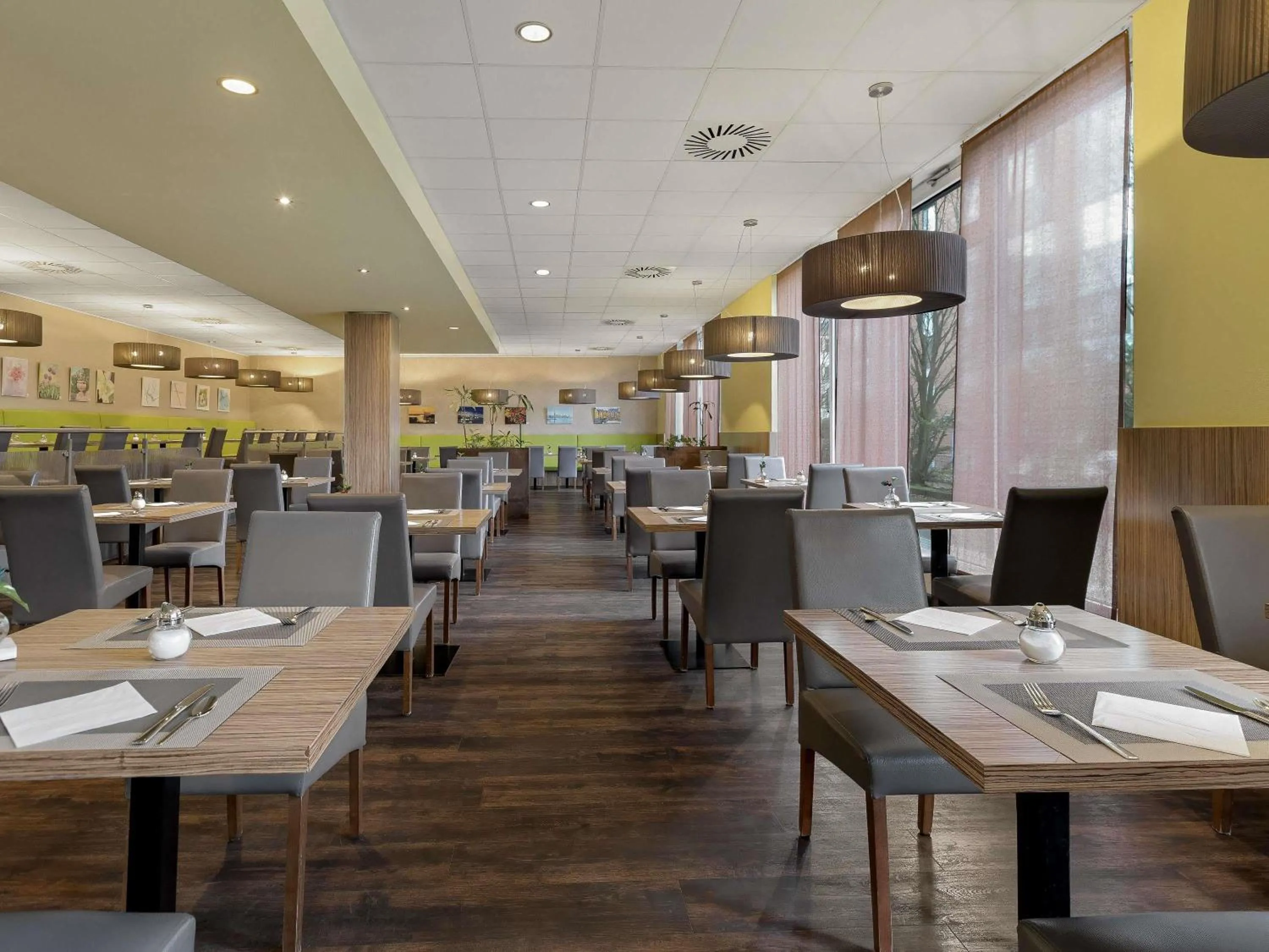 Restaurant/places to eat in Mercure Hotel Hamburg am Volkspark