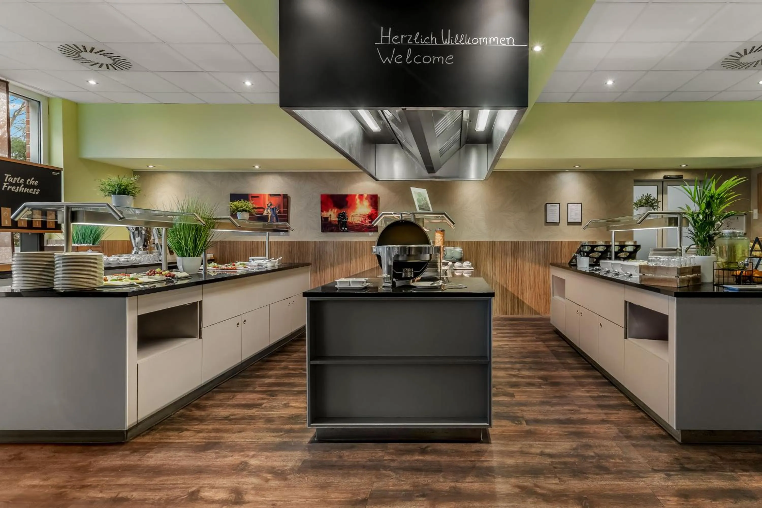 Breakfast in Mercure Hotel Hamburg am Volkspark