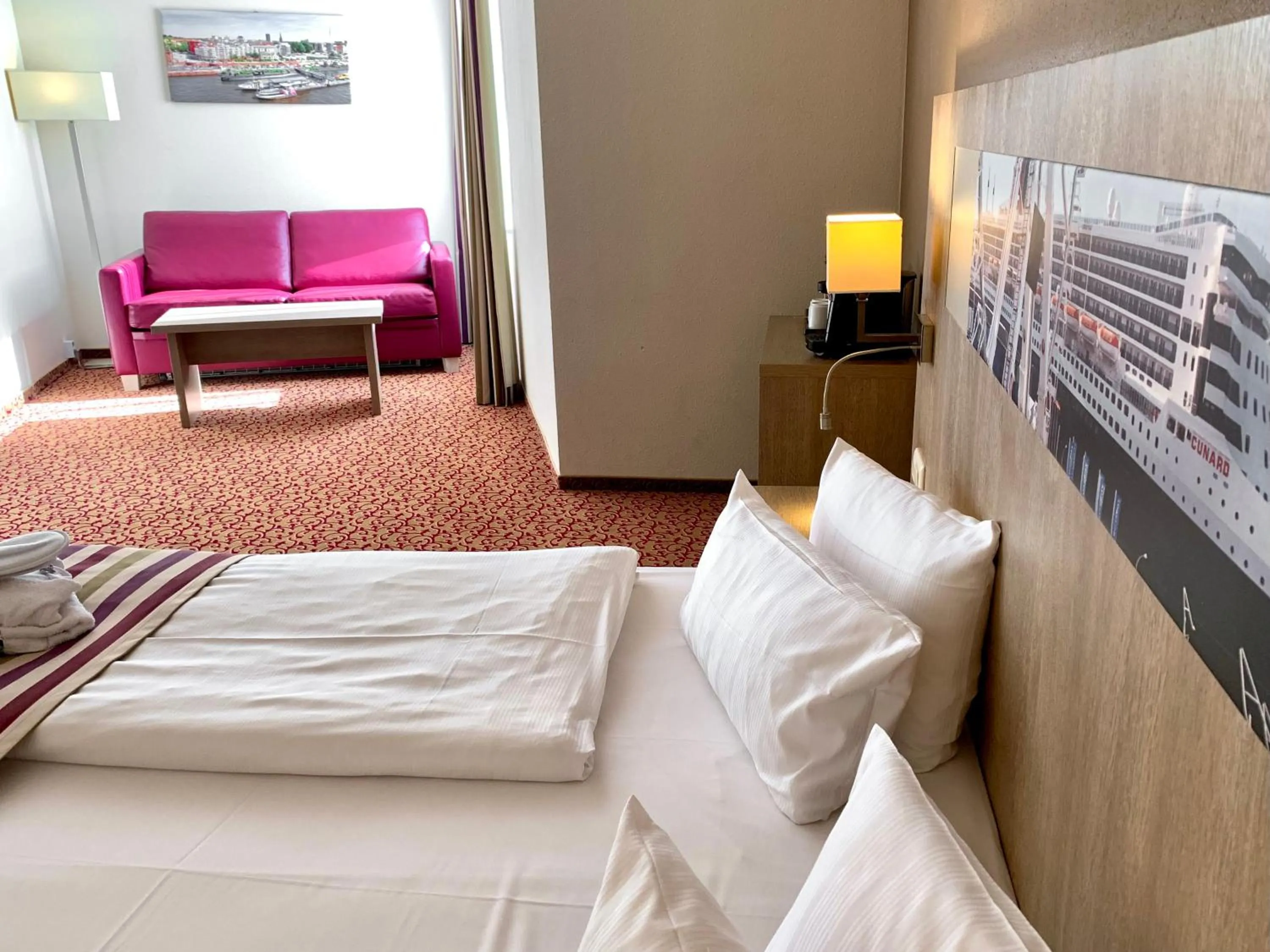 Bed in Mercure Hotel Hamburg am Volkspark