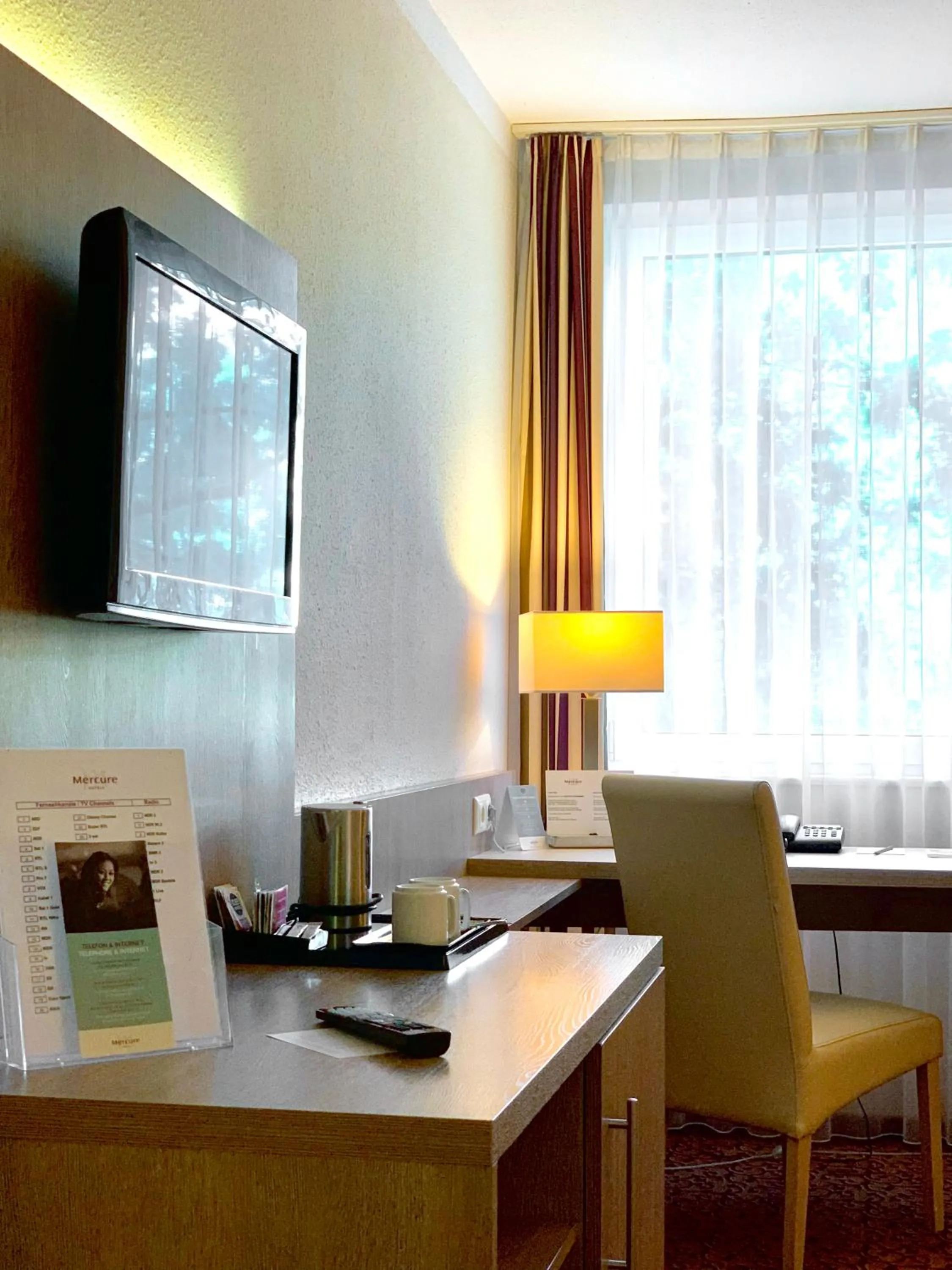 TV and multimedia in Mercure Hotel Hamburg am Volkspark