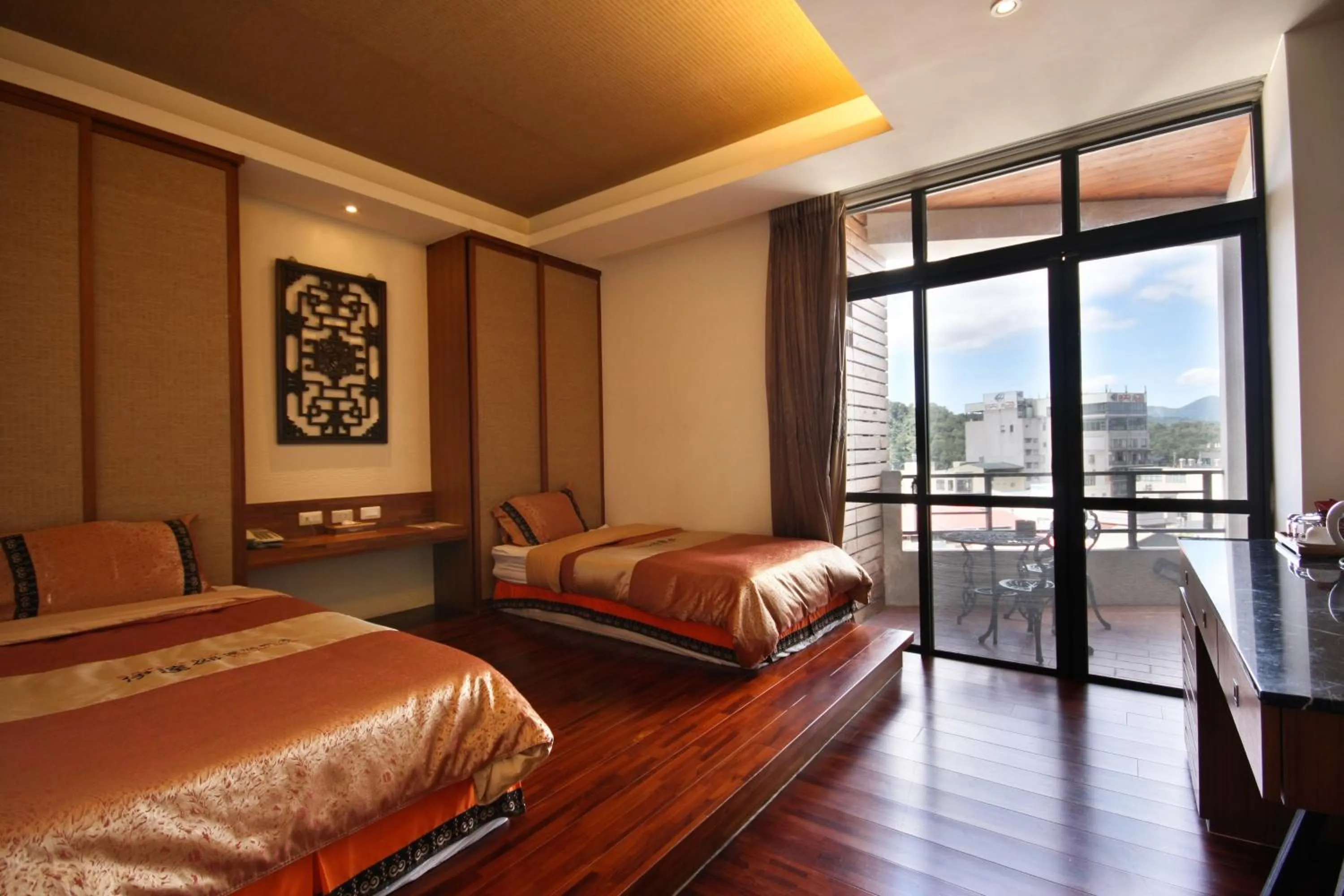 Twin Room with Balcony in ItaThao Vacation Inn with Elevator