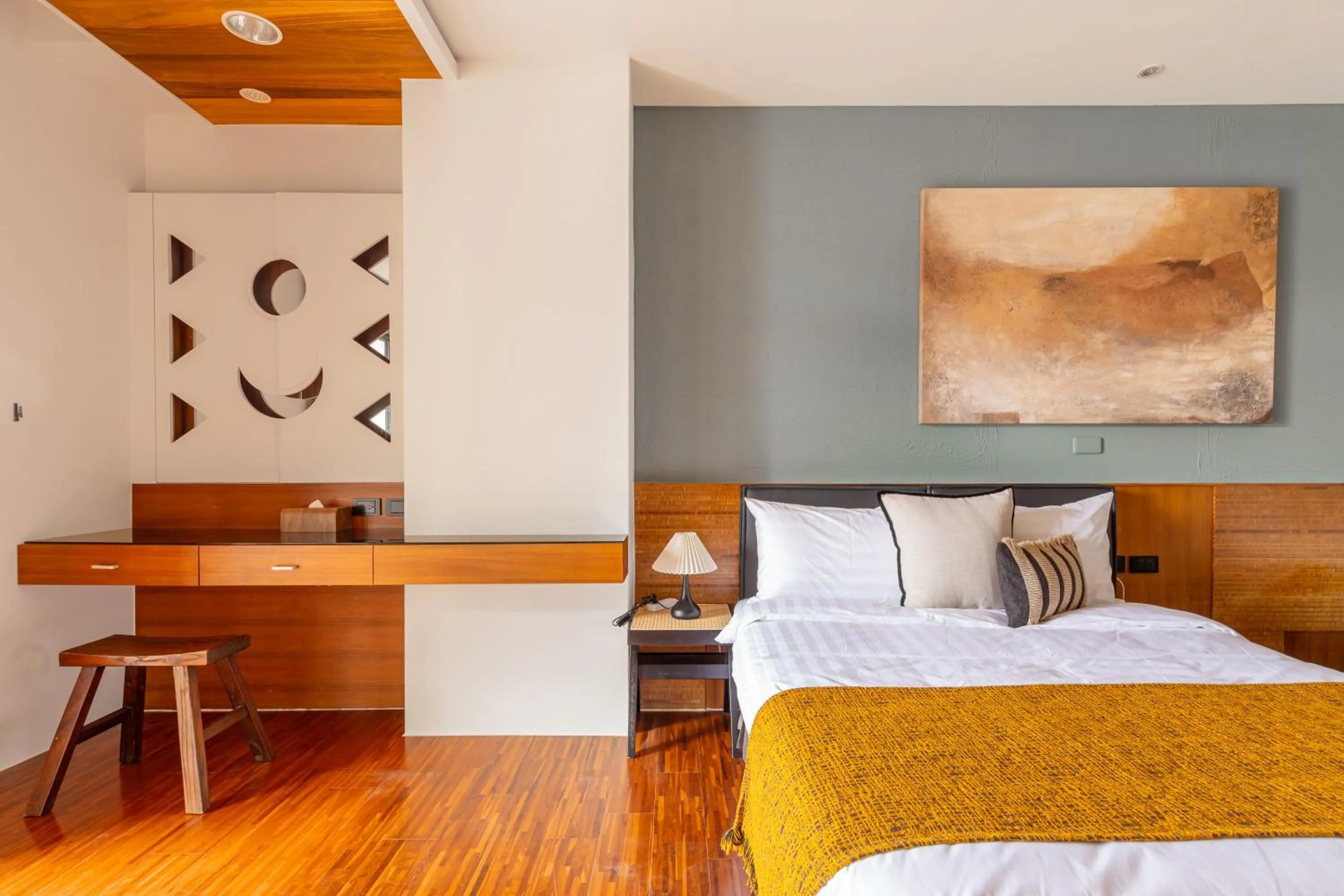 Bed in ItaThao Vacation Inn with Elevator