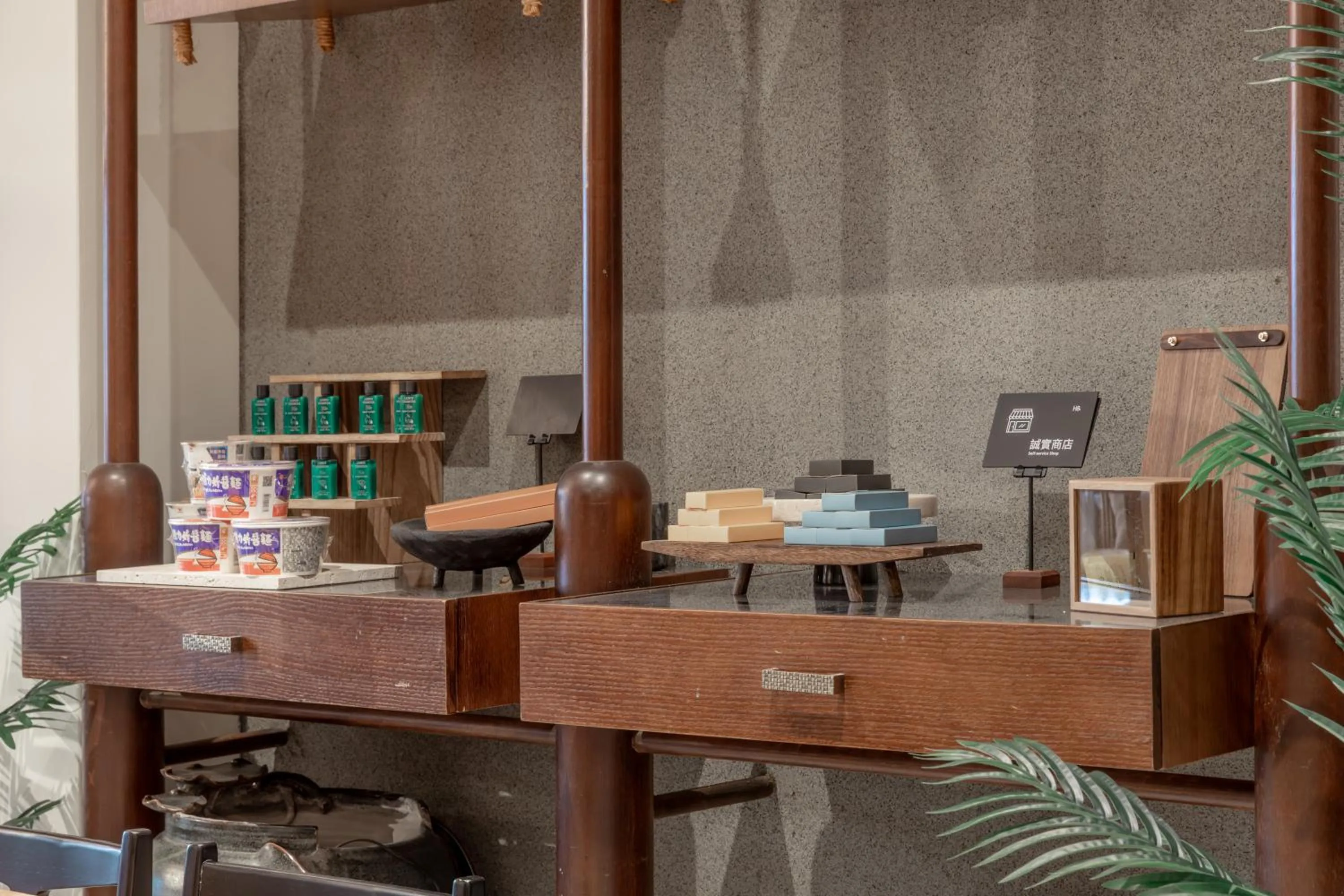 On-site shops in ItaThao Vacation Inn with Elevator