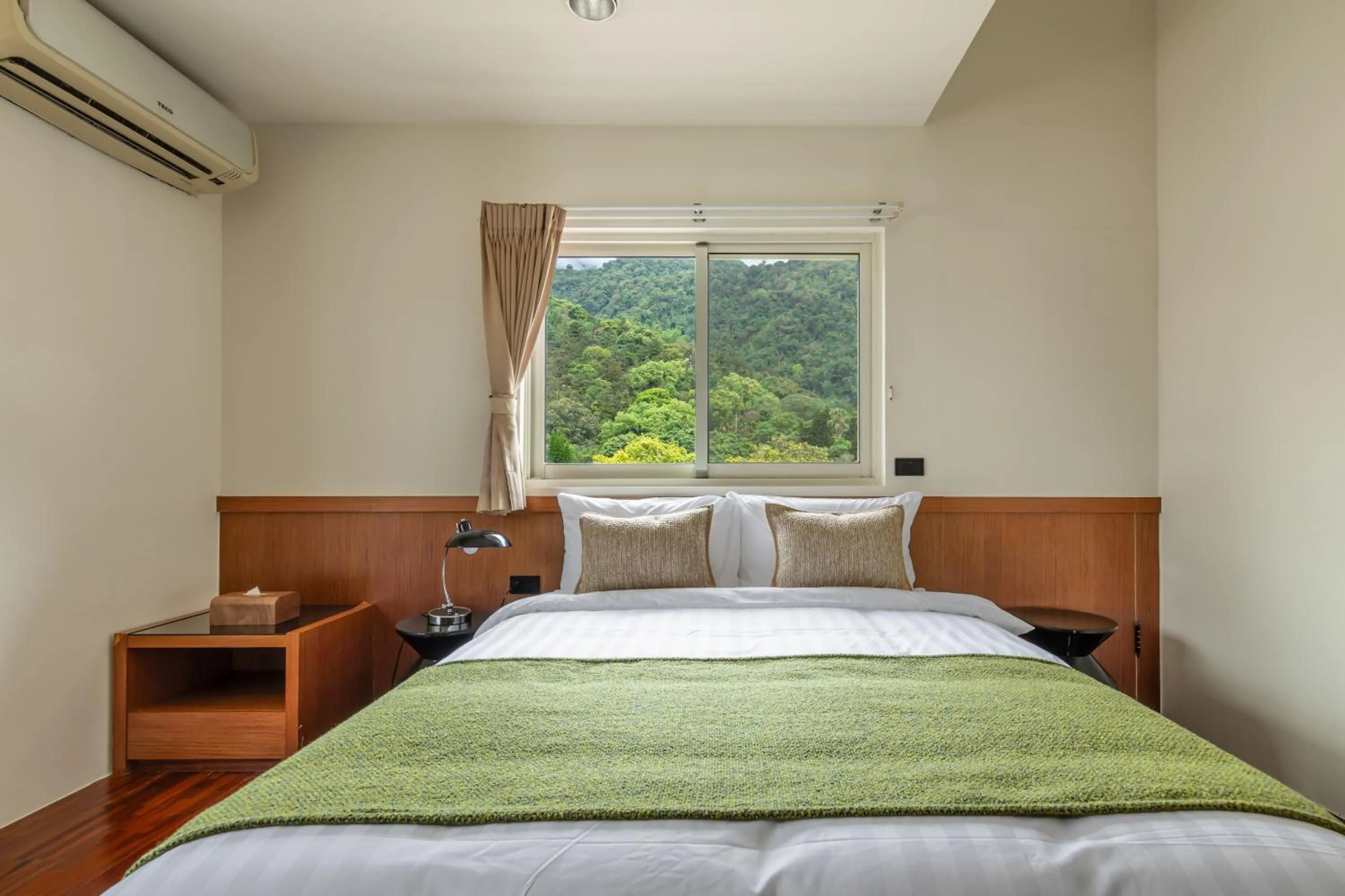 Photo of the whole room, Bed in ItaThao Vacation Inn with Elevator