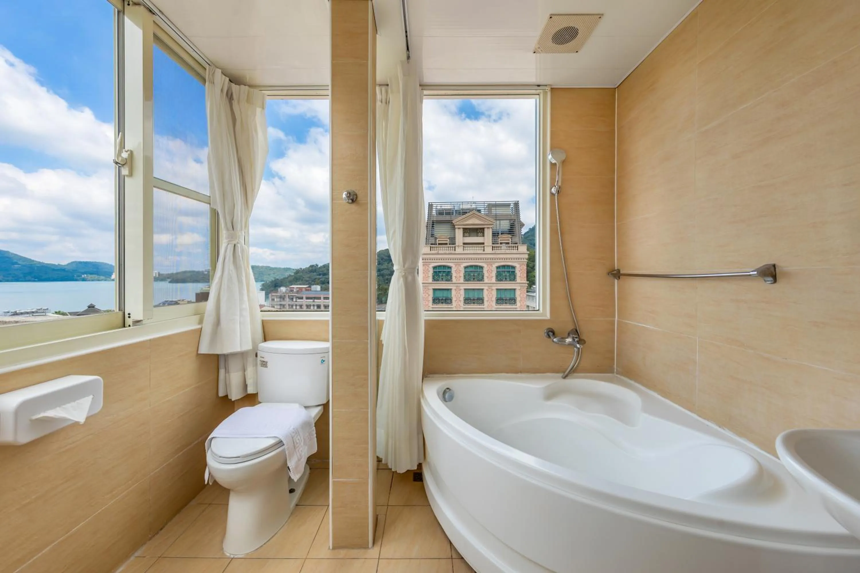 Toilet in ItaThao Vacation Inn with Elevator