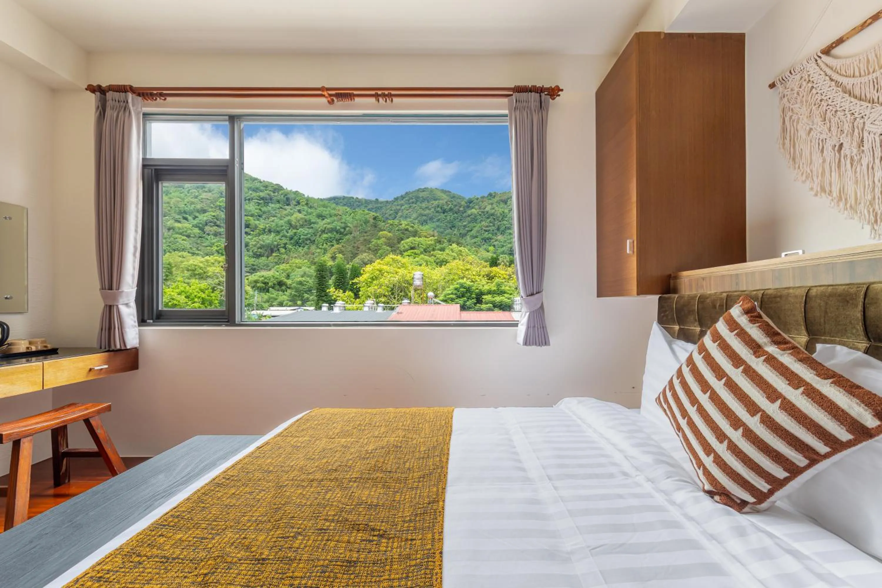 Bed in ItaThao Vacation Inn with Elevator