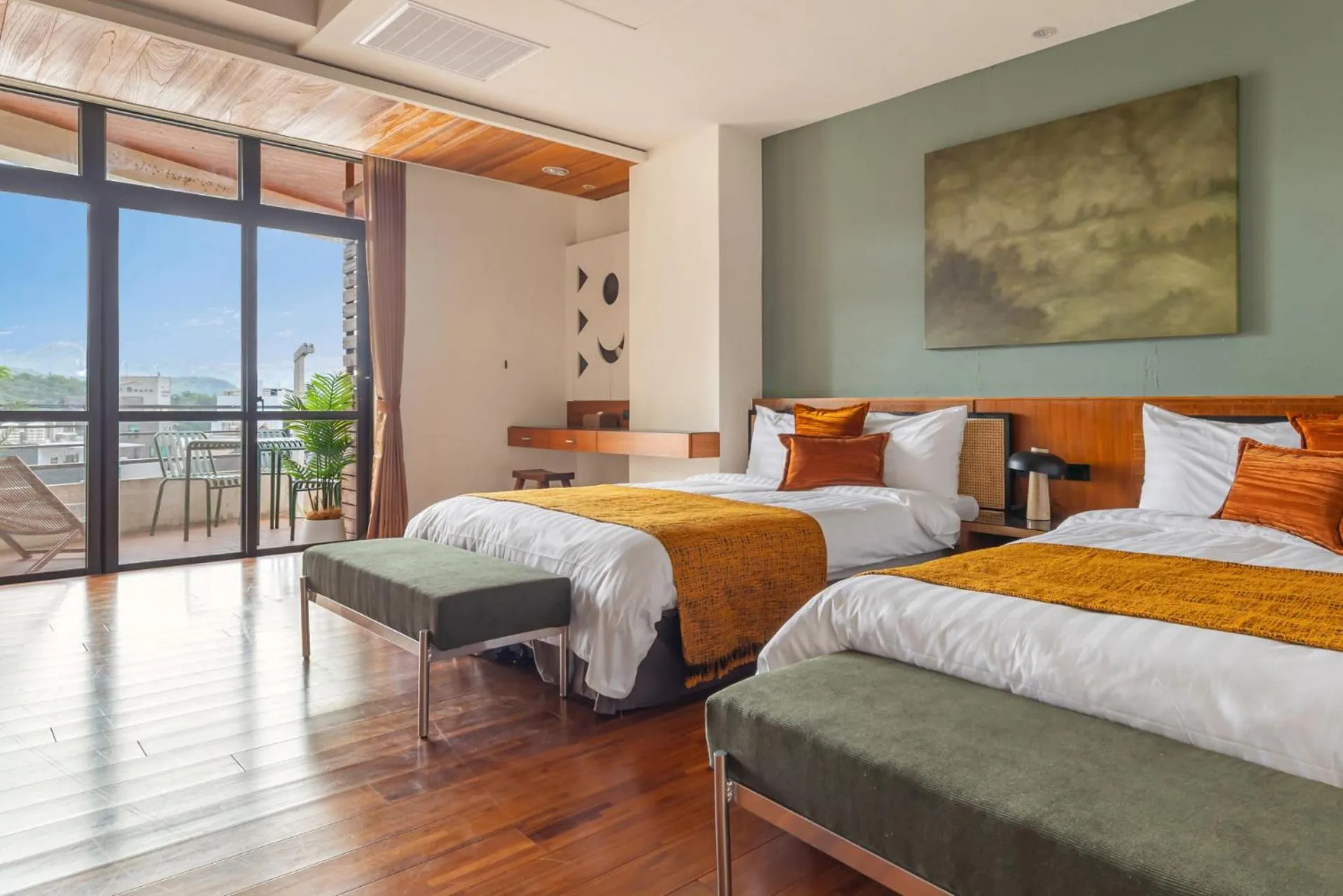 Balcony/Terrace, Bed in ItaThao Vacation Inn with Elevator