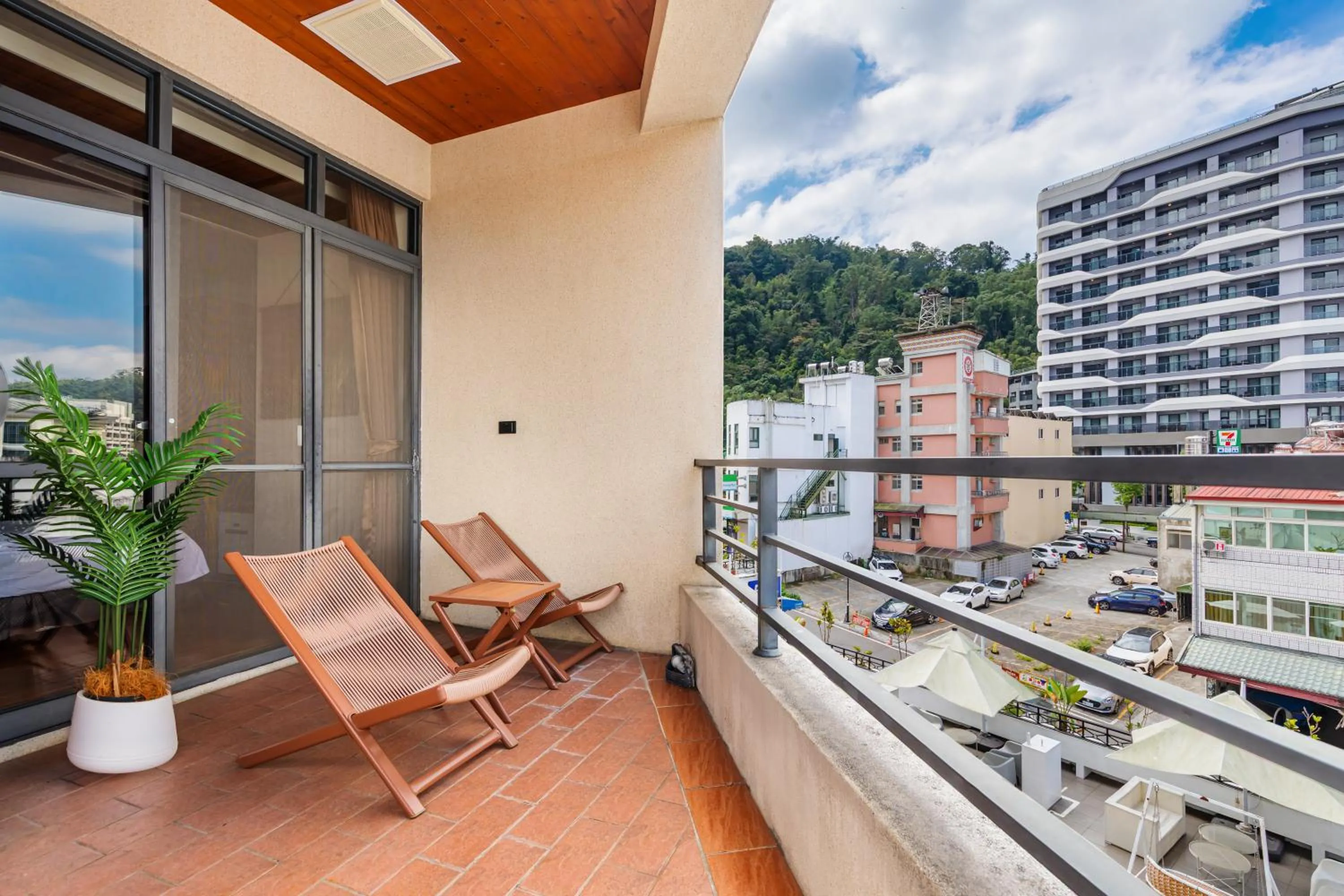 Balcony/Terrace in ItaThao Vacation Inn with Elevator