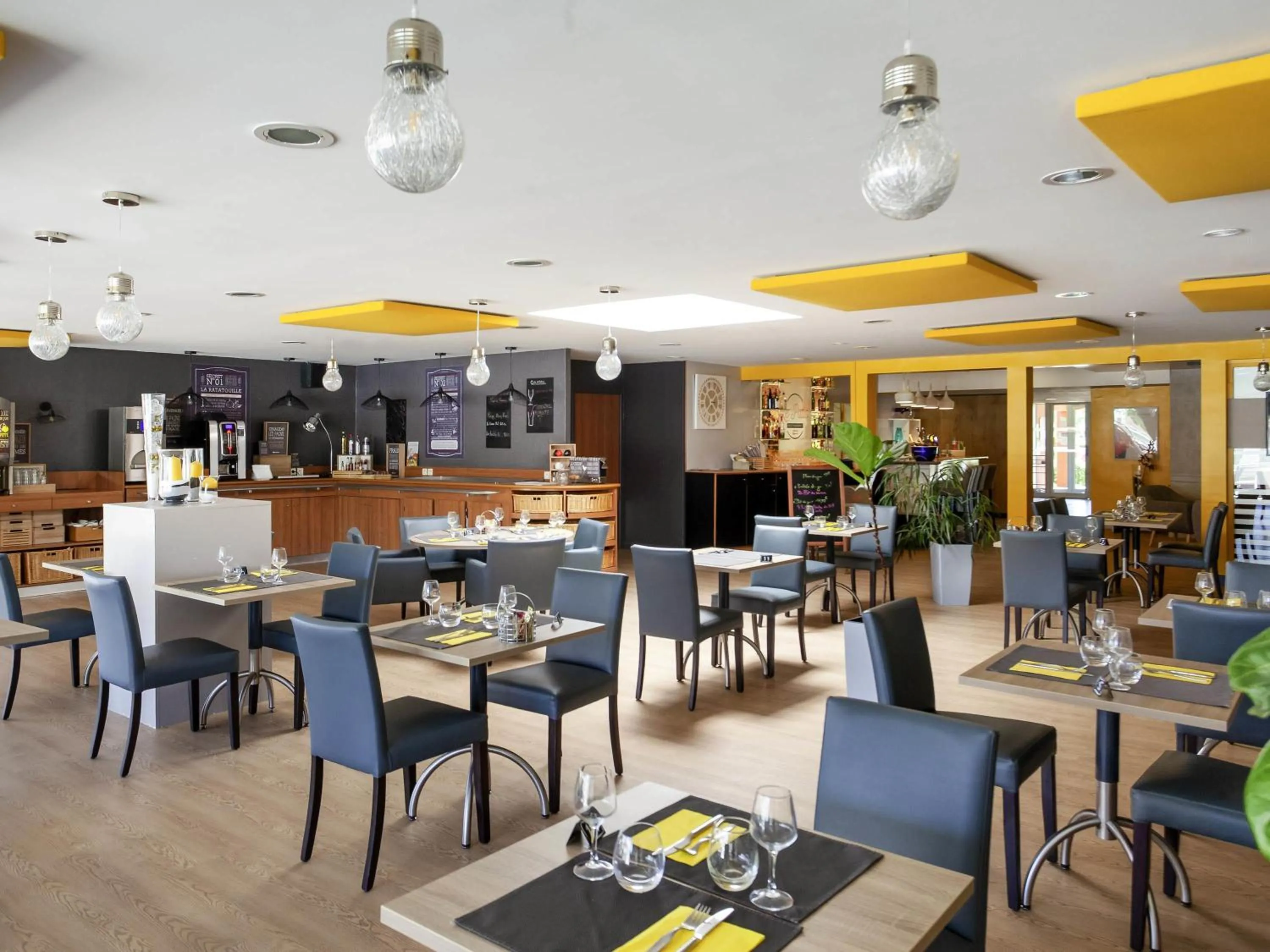 Restaurant/places to eat in ibis Montélimar Nord