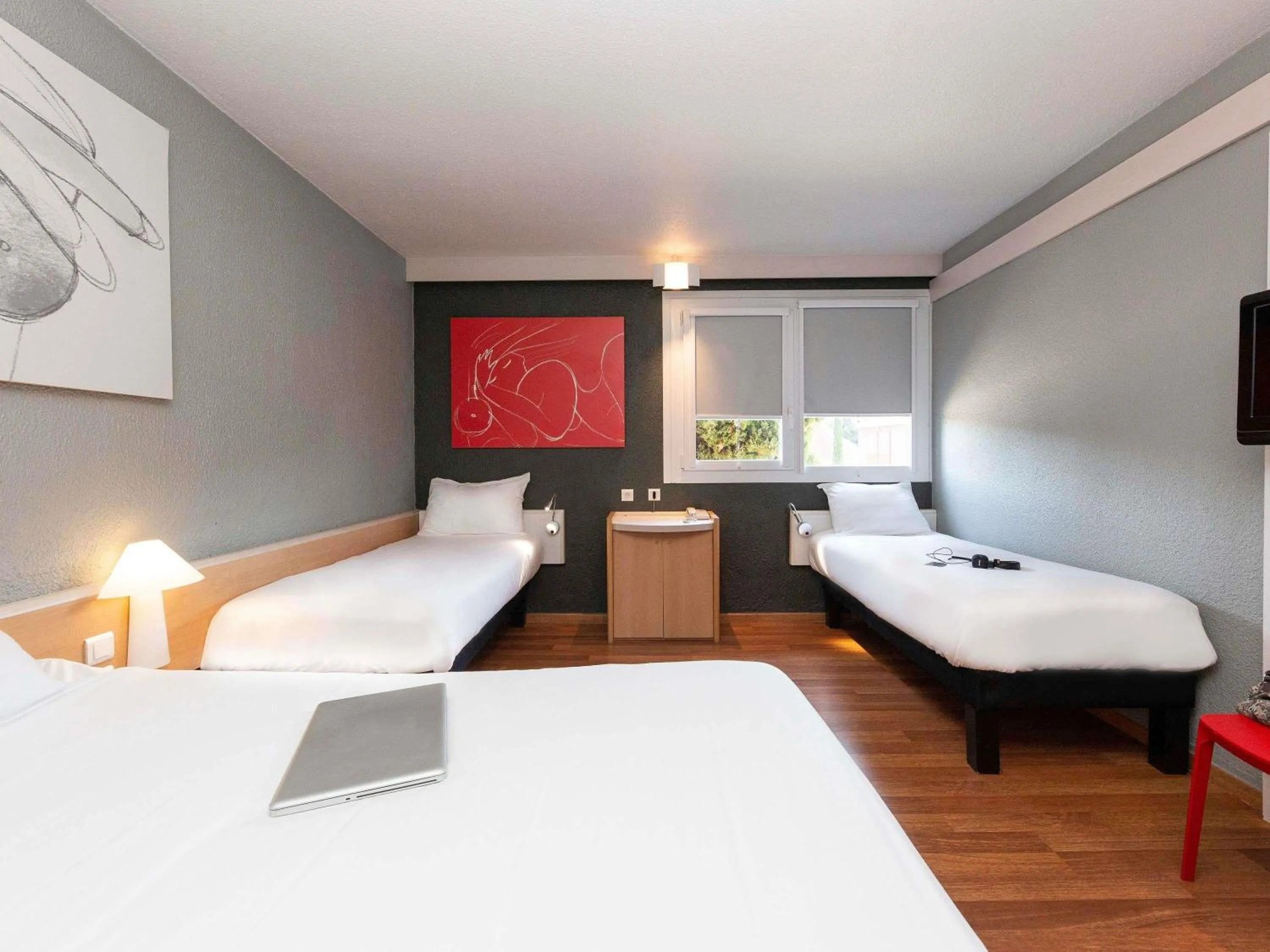 Bedroom, Bed in ibis Montélimar Nord