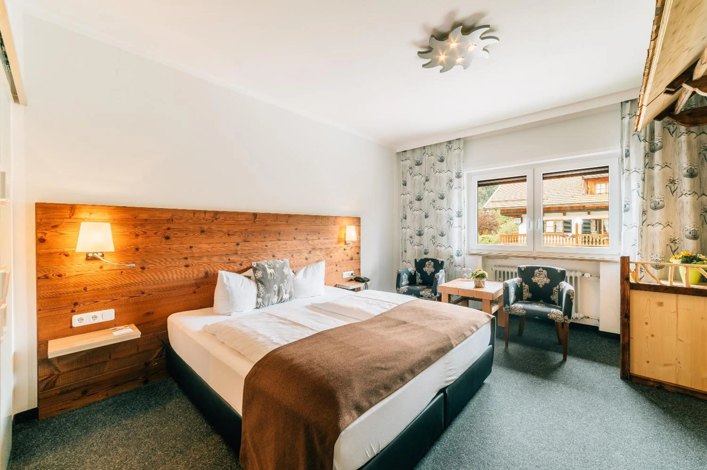 Bedroom, Bed in Hotel Alpensonne