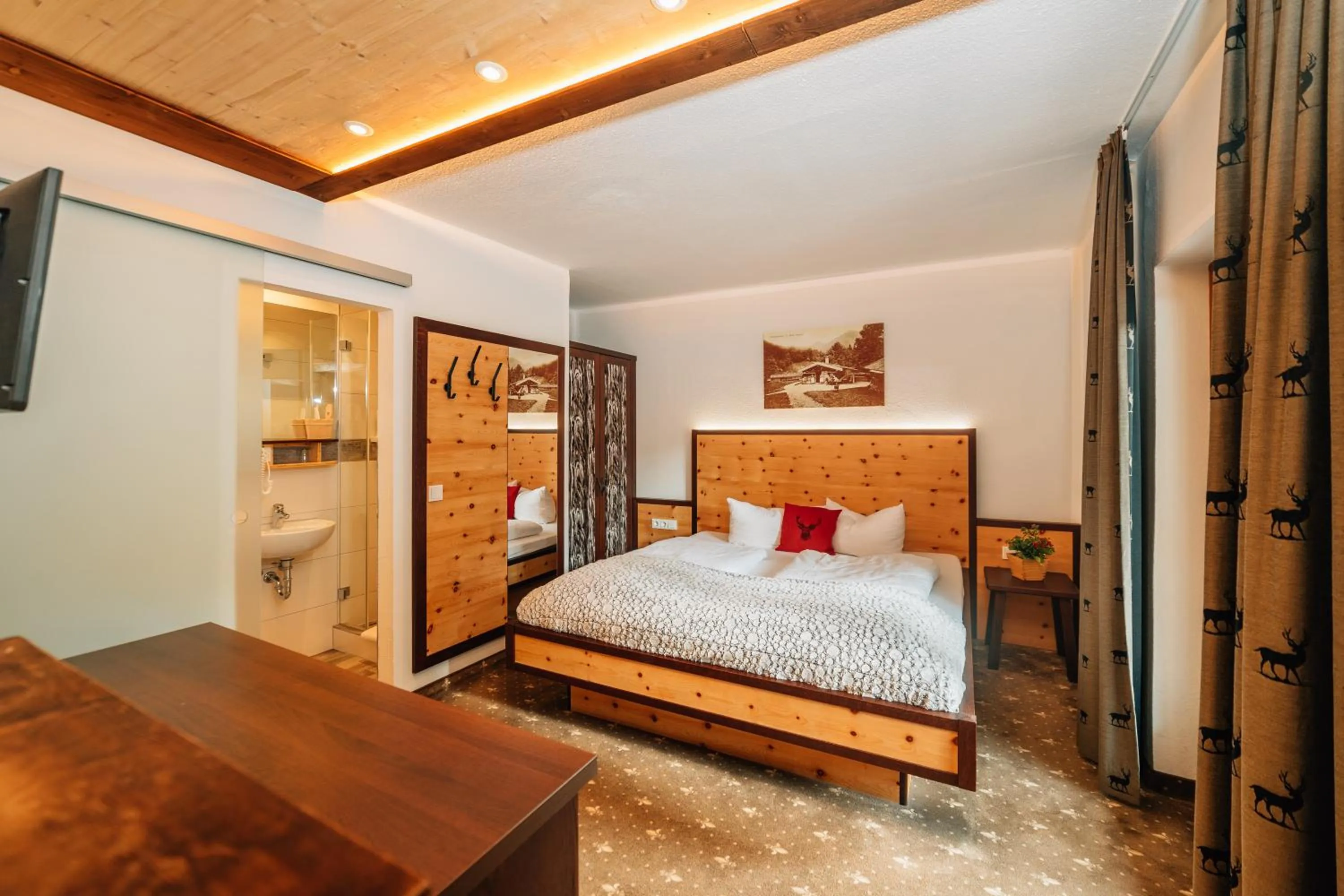 Bed in Hotel Alpensonne