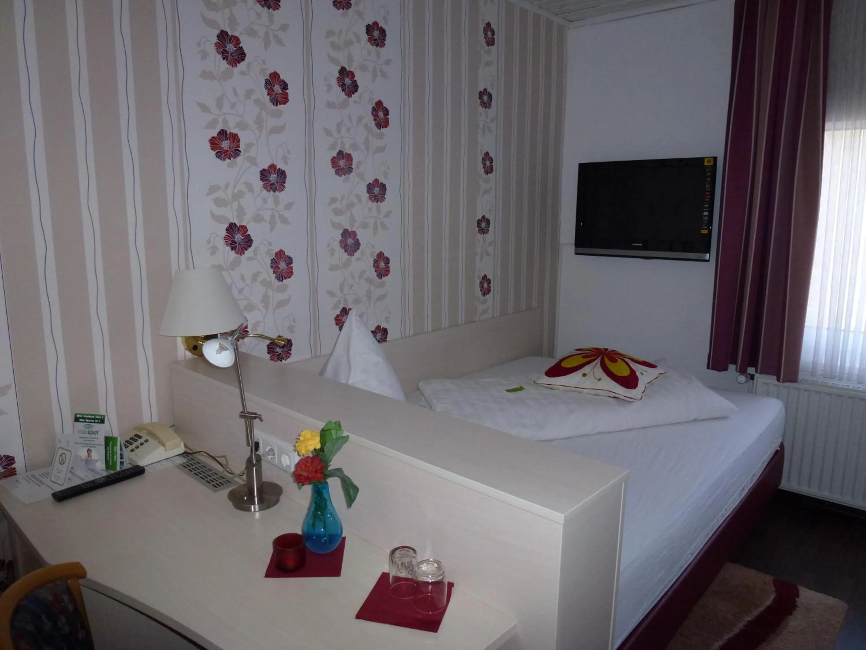 Bed in Hotel Wildunger Hof mit Gemeinschaftsküche