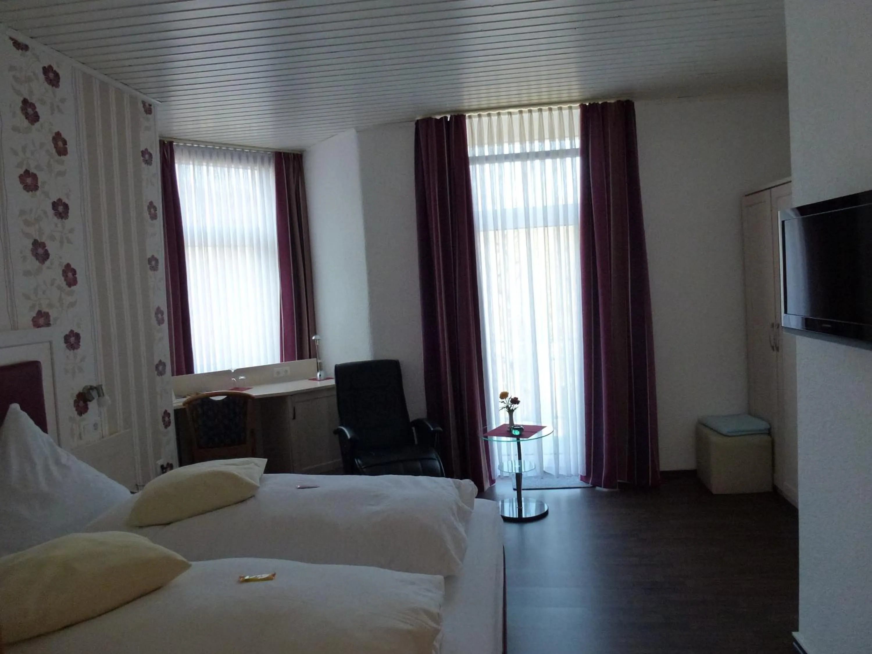 Bed in Hotel Wildunger Hof mit Gemeinschaftsküche