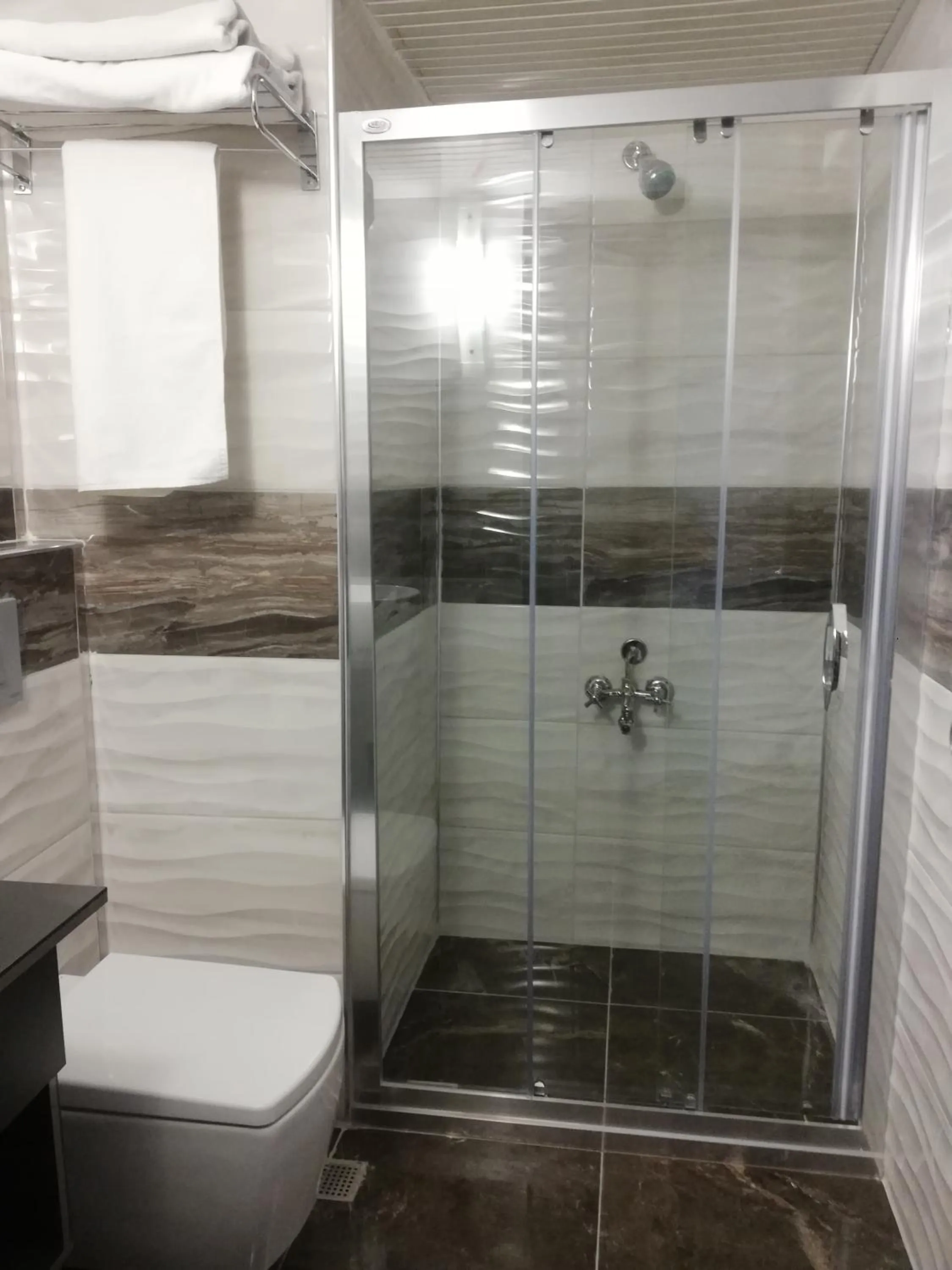 Bathroom in Ünaten otel