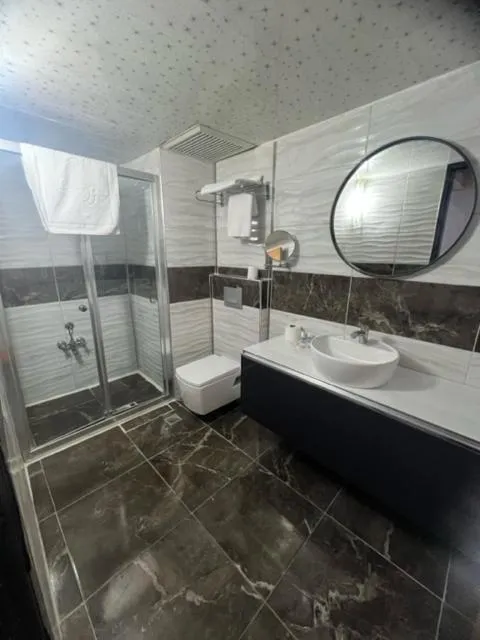 Shower in Ünaten otel