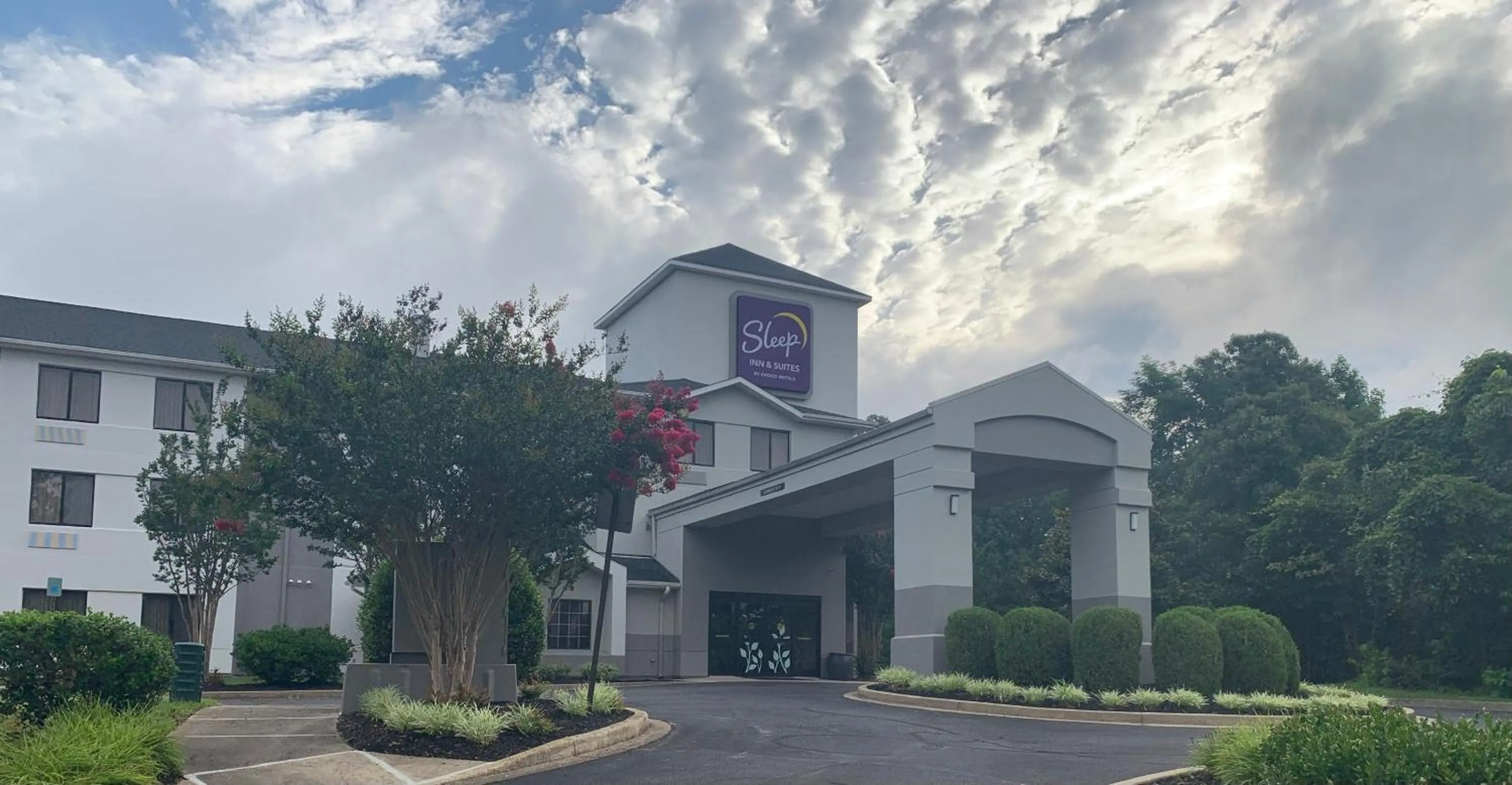Property building in Sleep Inn & Suites California MD