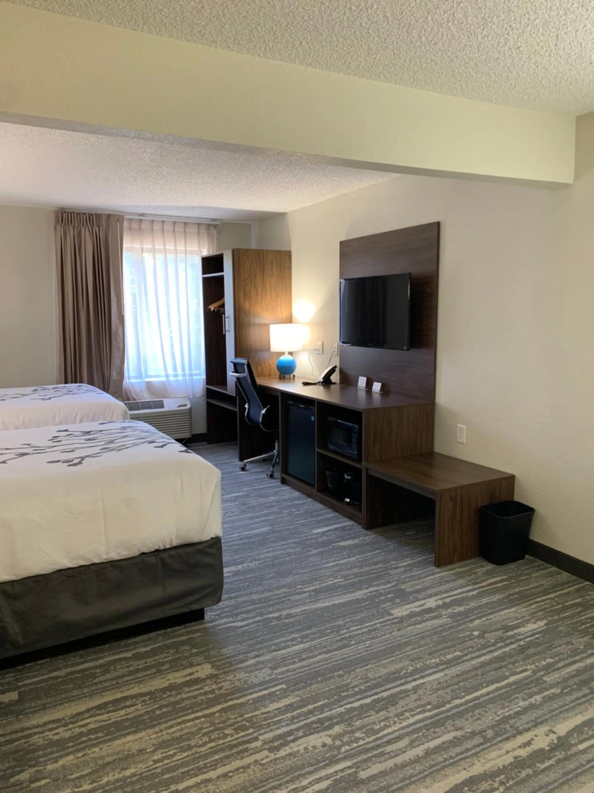 Bedroom, Bed in Sleep Inn & Suites California MD