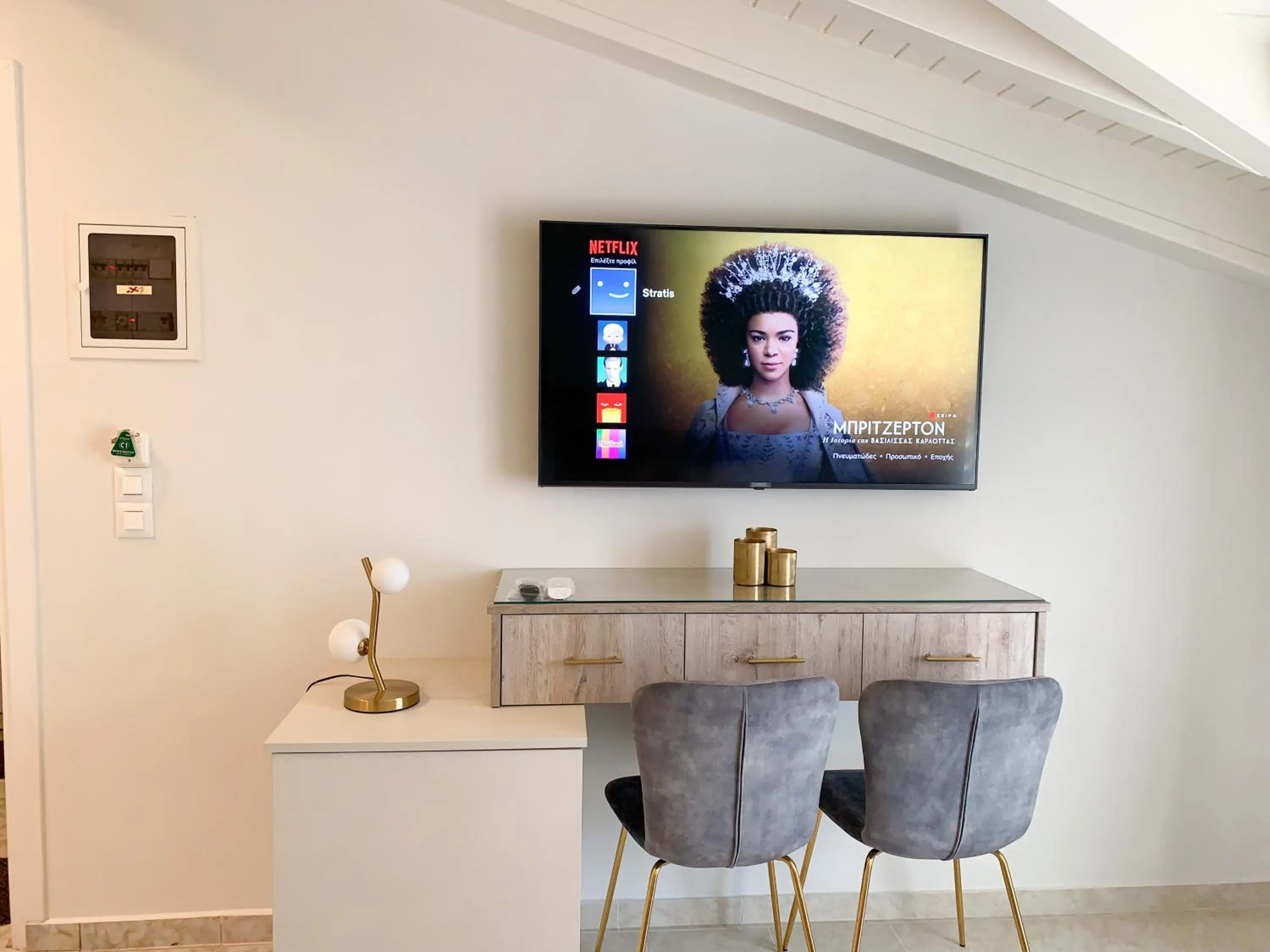 TV and multimedia in Rouchotas Apartments