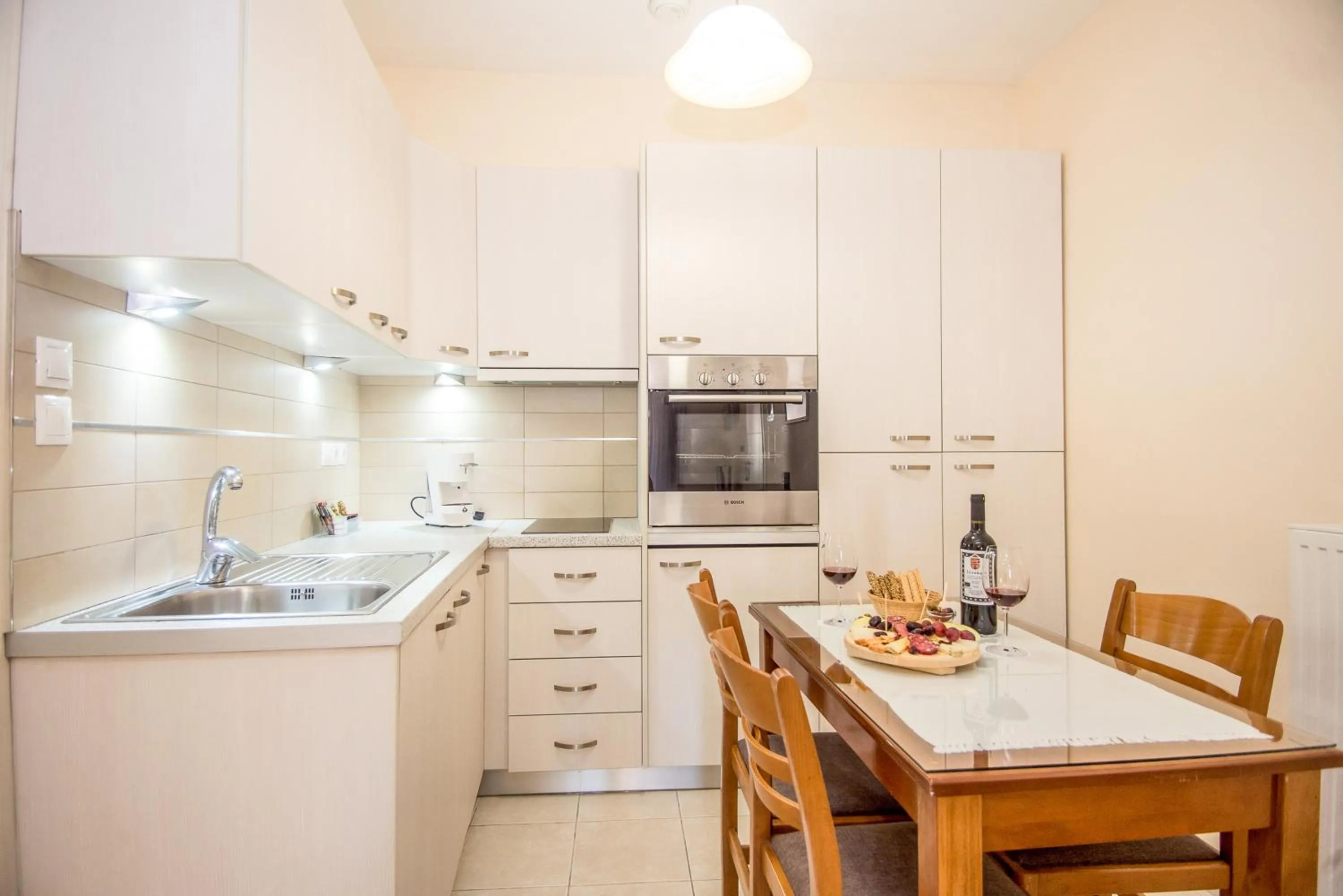 Kitchen or kitchenette in Rouchotas Apartments